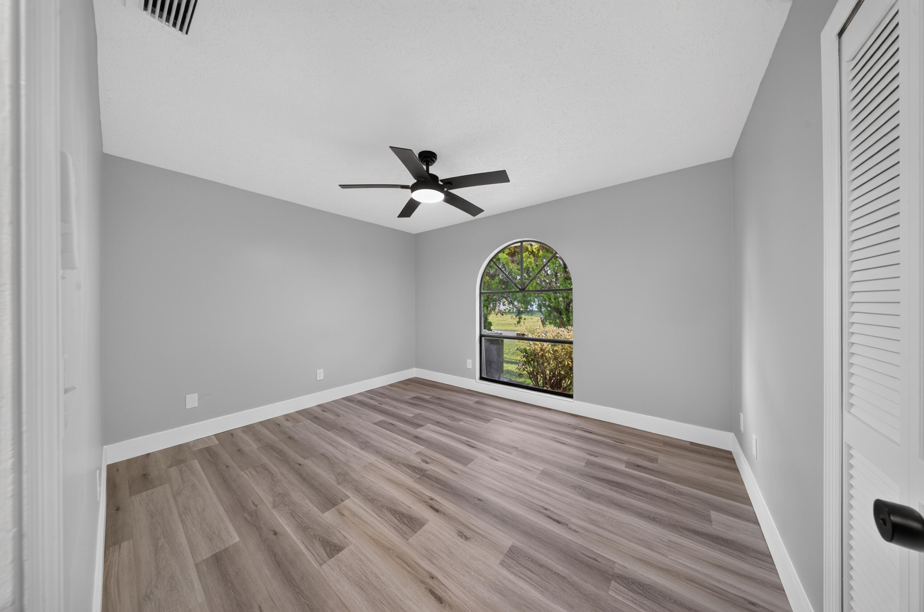 2202 Se Leithgow Street Property Photo 13