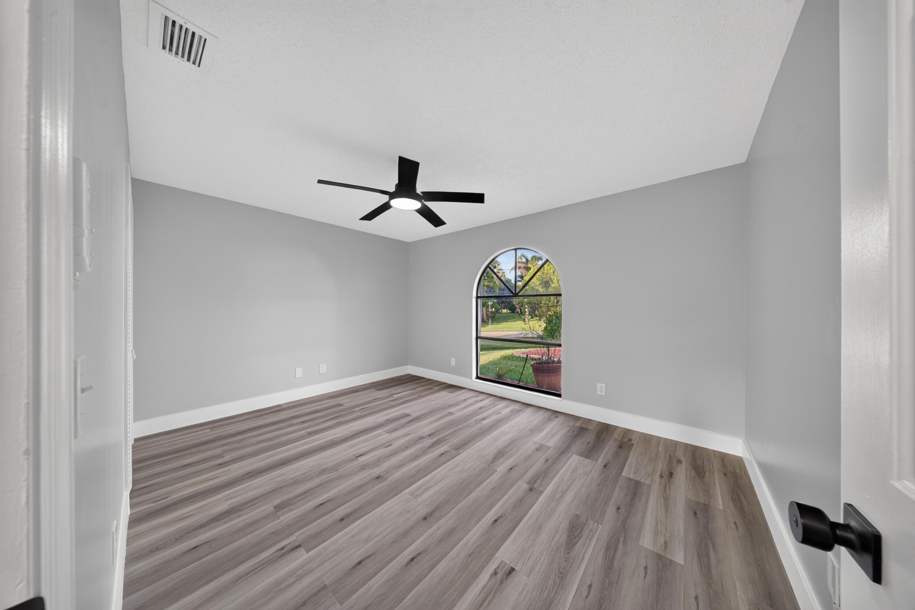 2202 Se Leithgow Street Property Photo 14