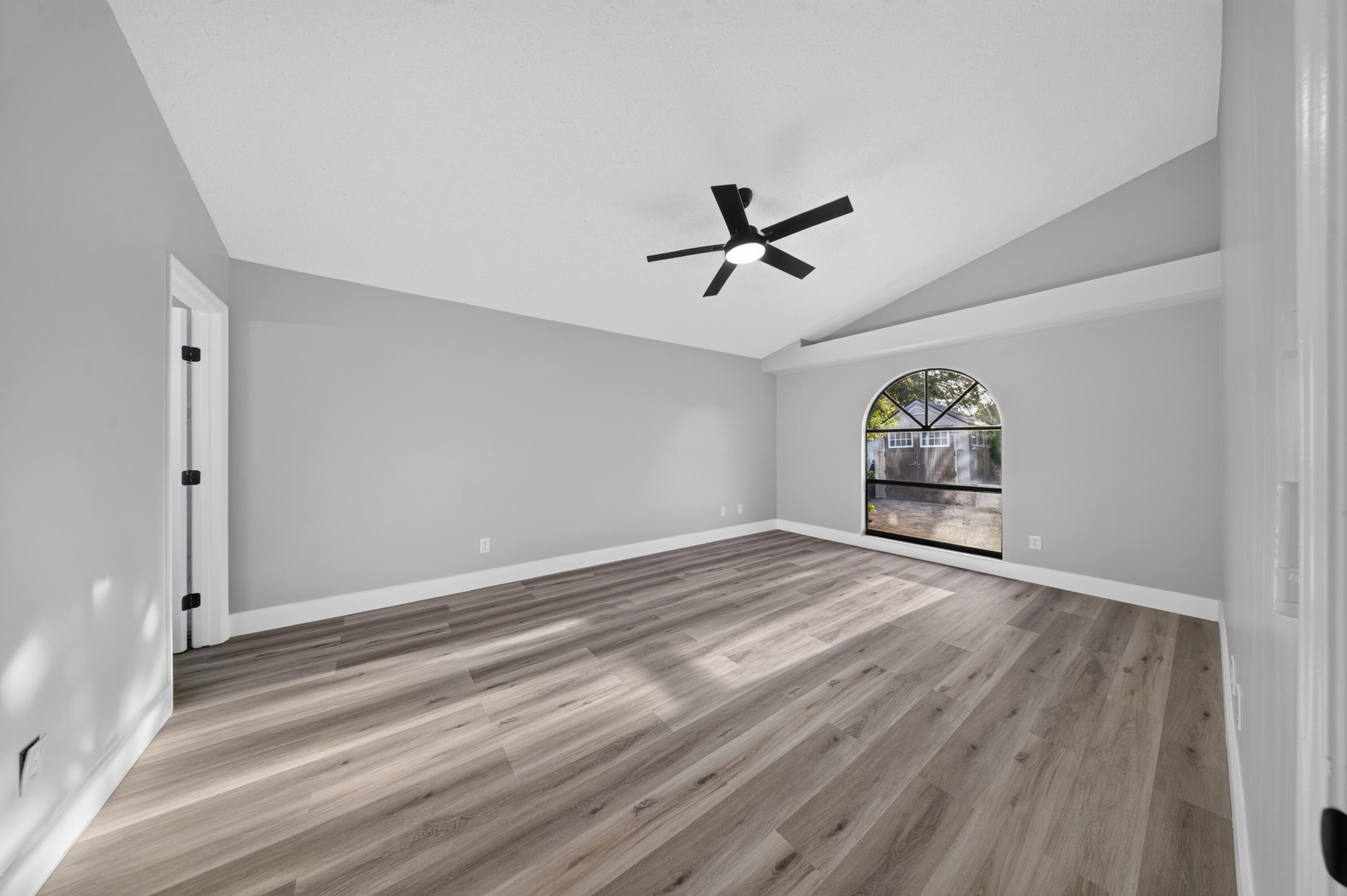 2202 Se Leithgow Street Property Photo 16