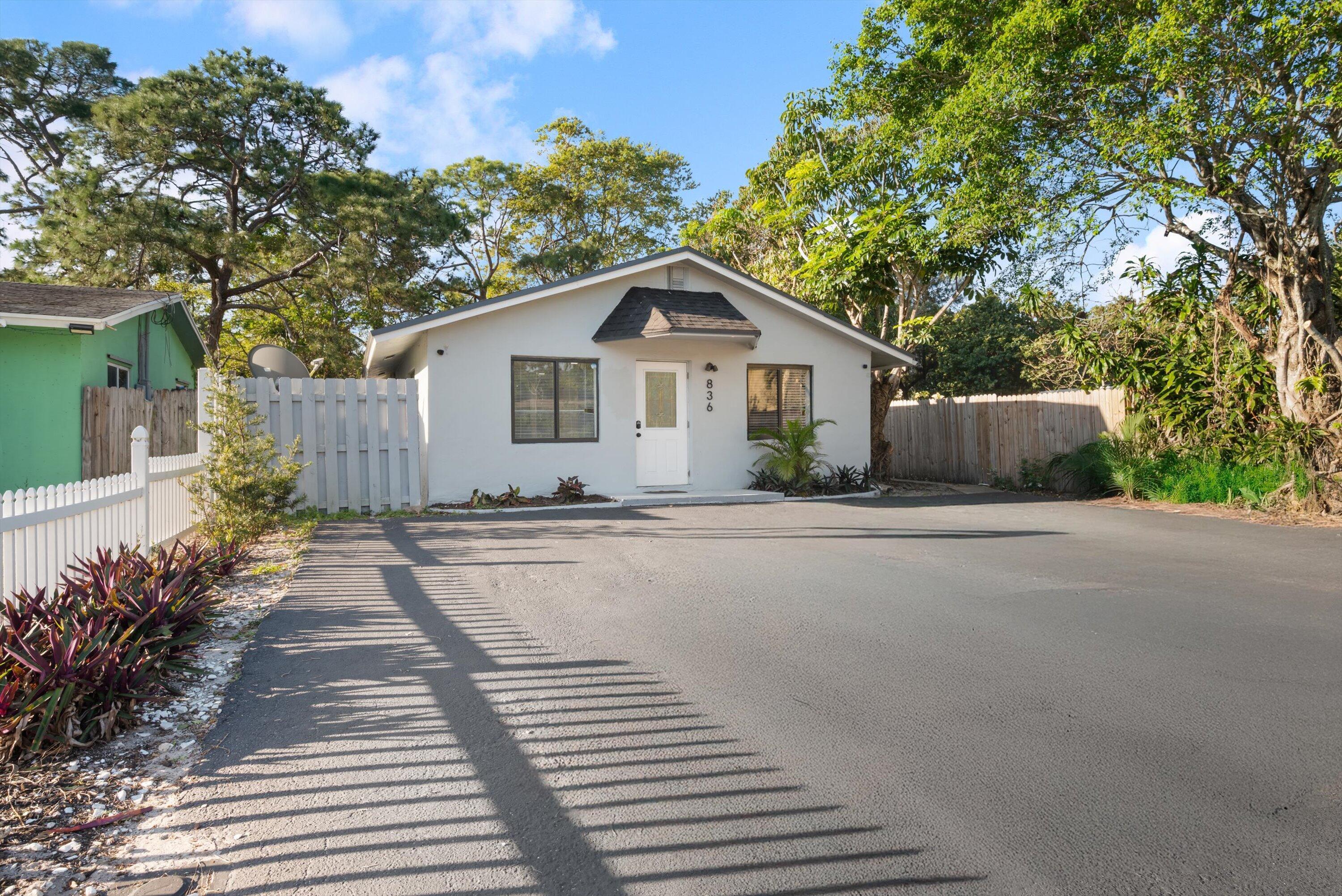 836 SW 13TH Court