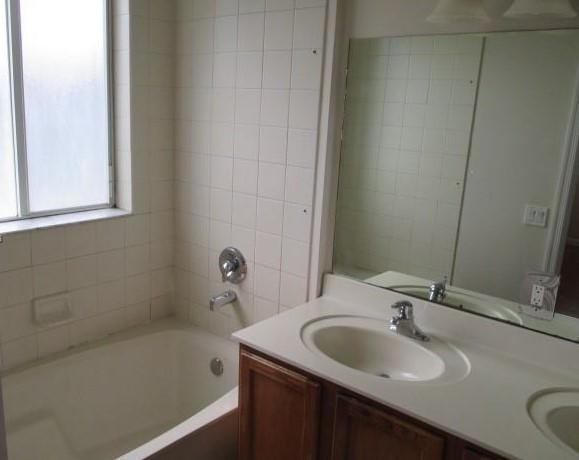 3041 Laurel Ridge Circle Property Photo 4