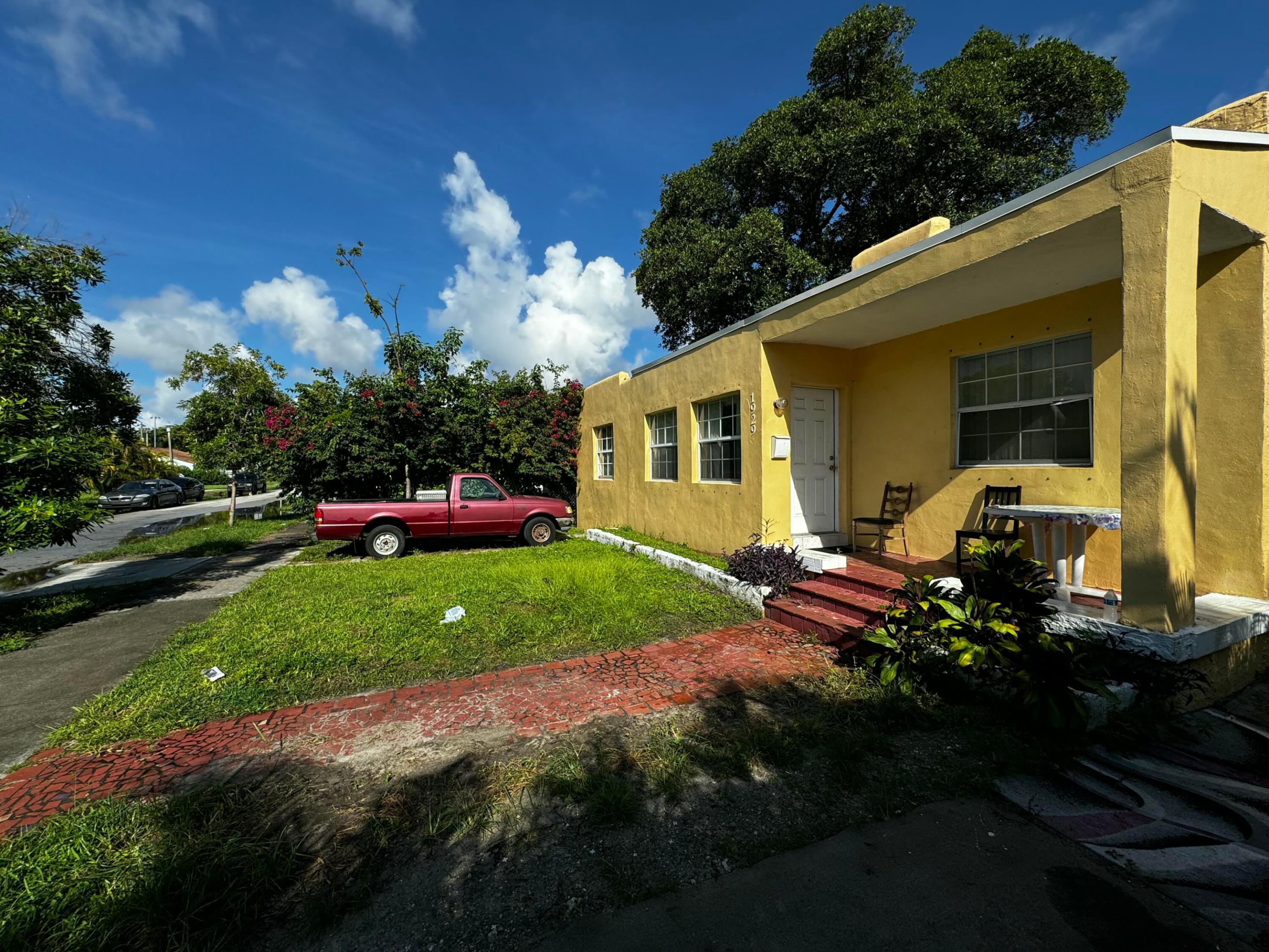 1929 Sw 17th Street Property Photo 1