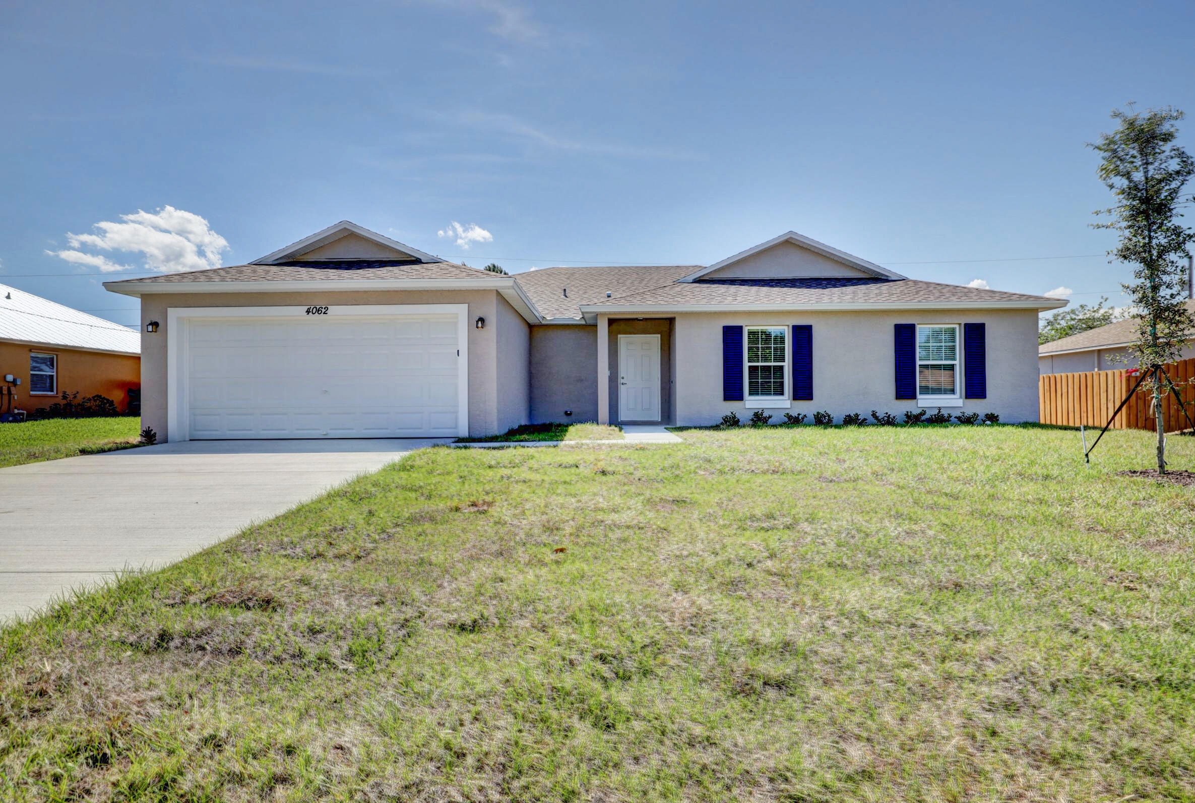 588 Sw S Quick Circle Property Photo 1
