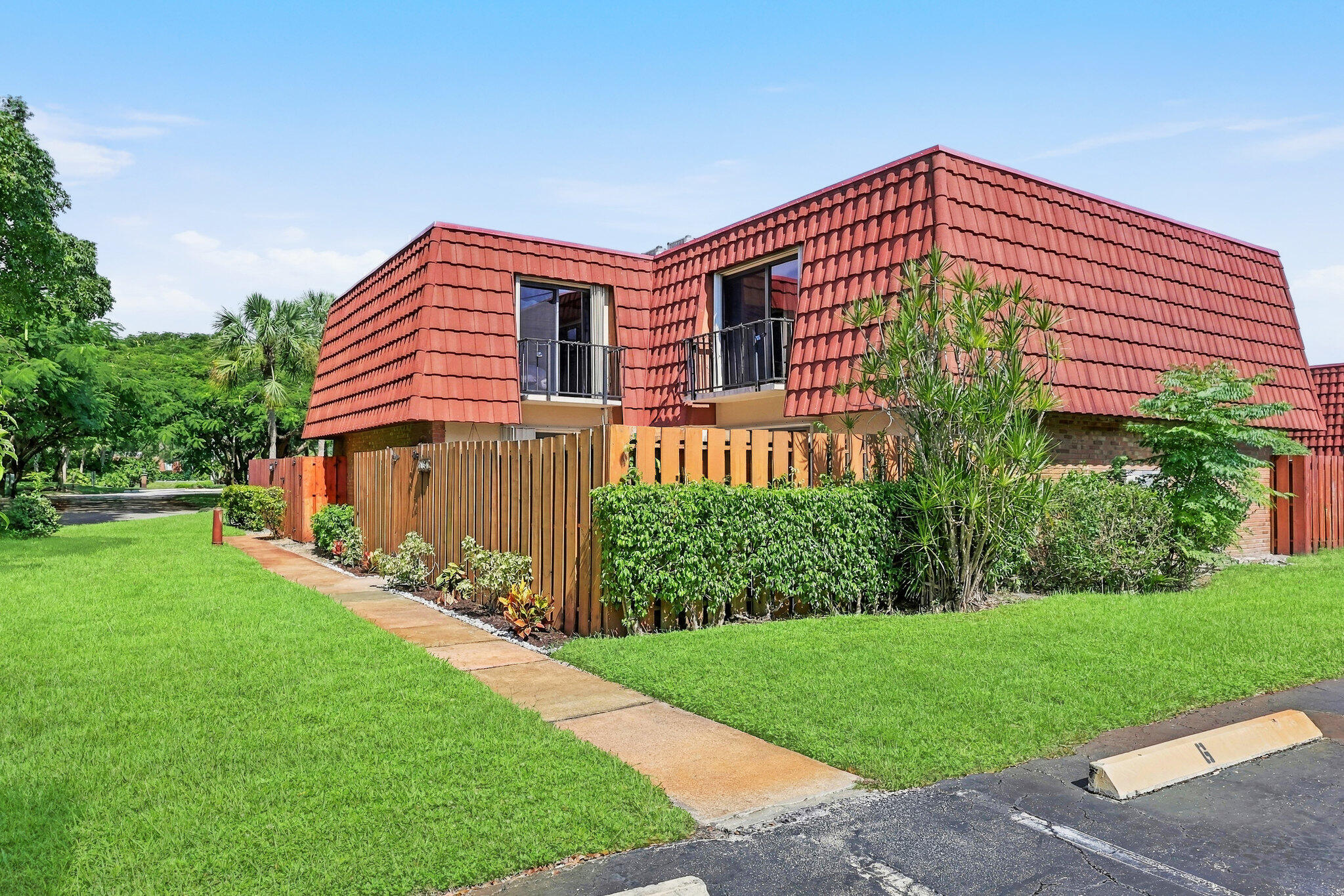 3105 Spanish Wells Drive 8-B Property Photo 1