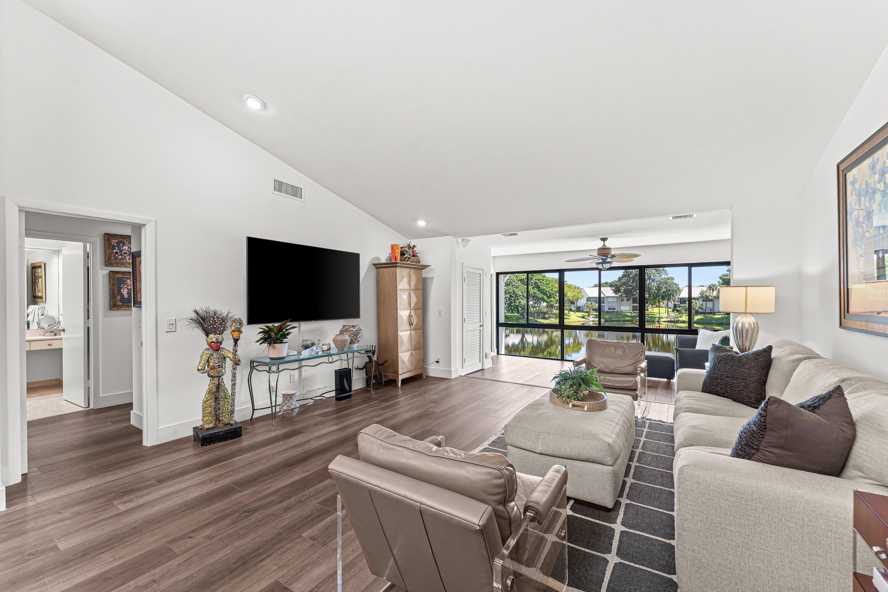36 Eastgate Drive D Property Photo 4