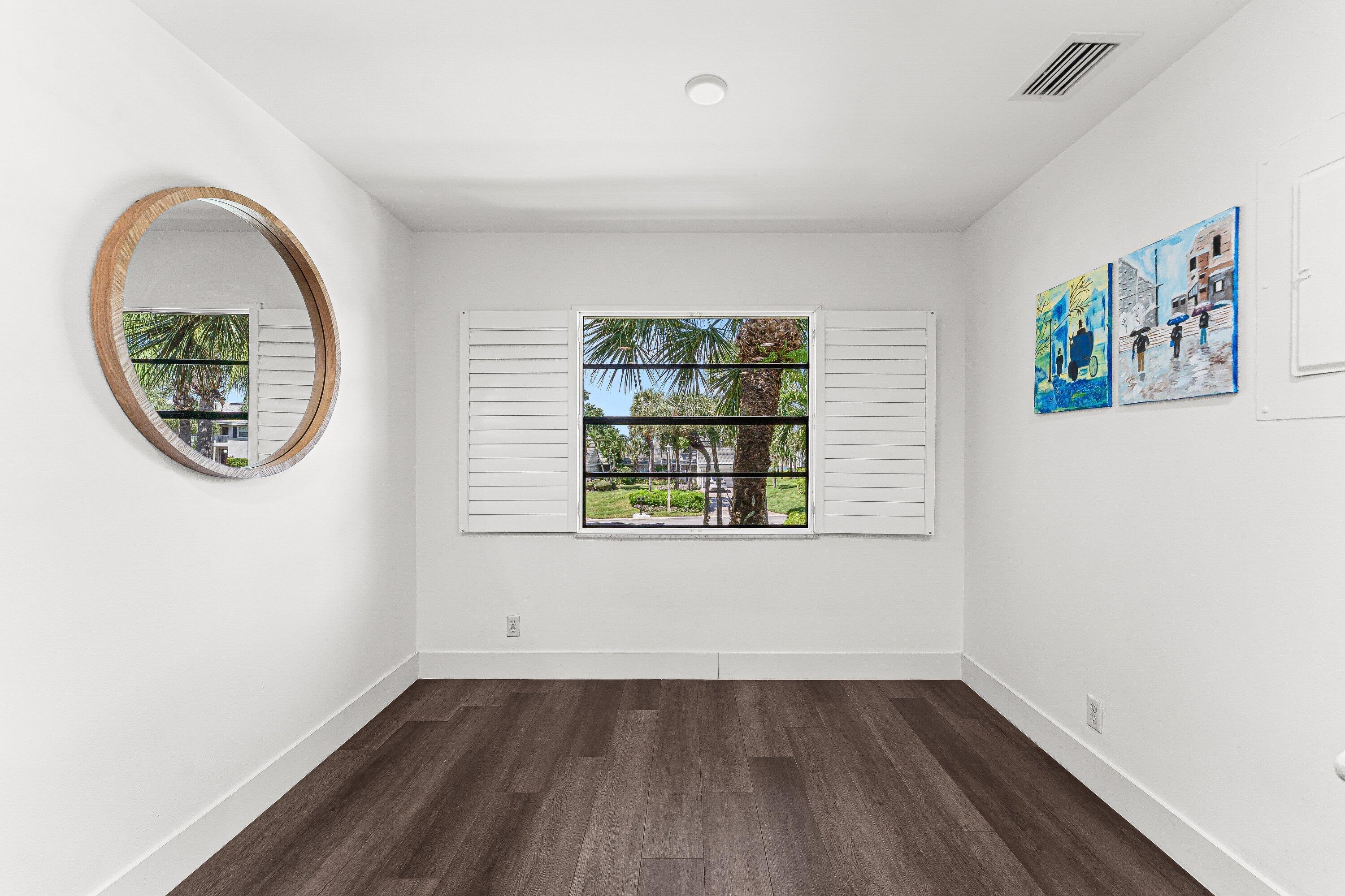 36 Eastgate Drive D Property Photo 25