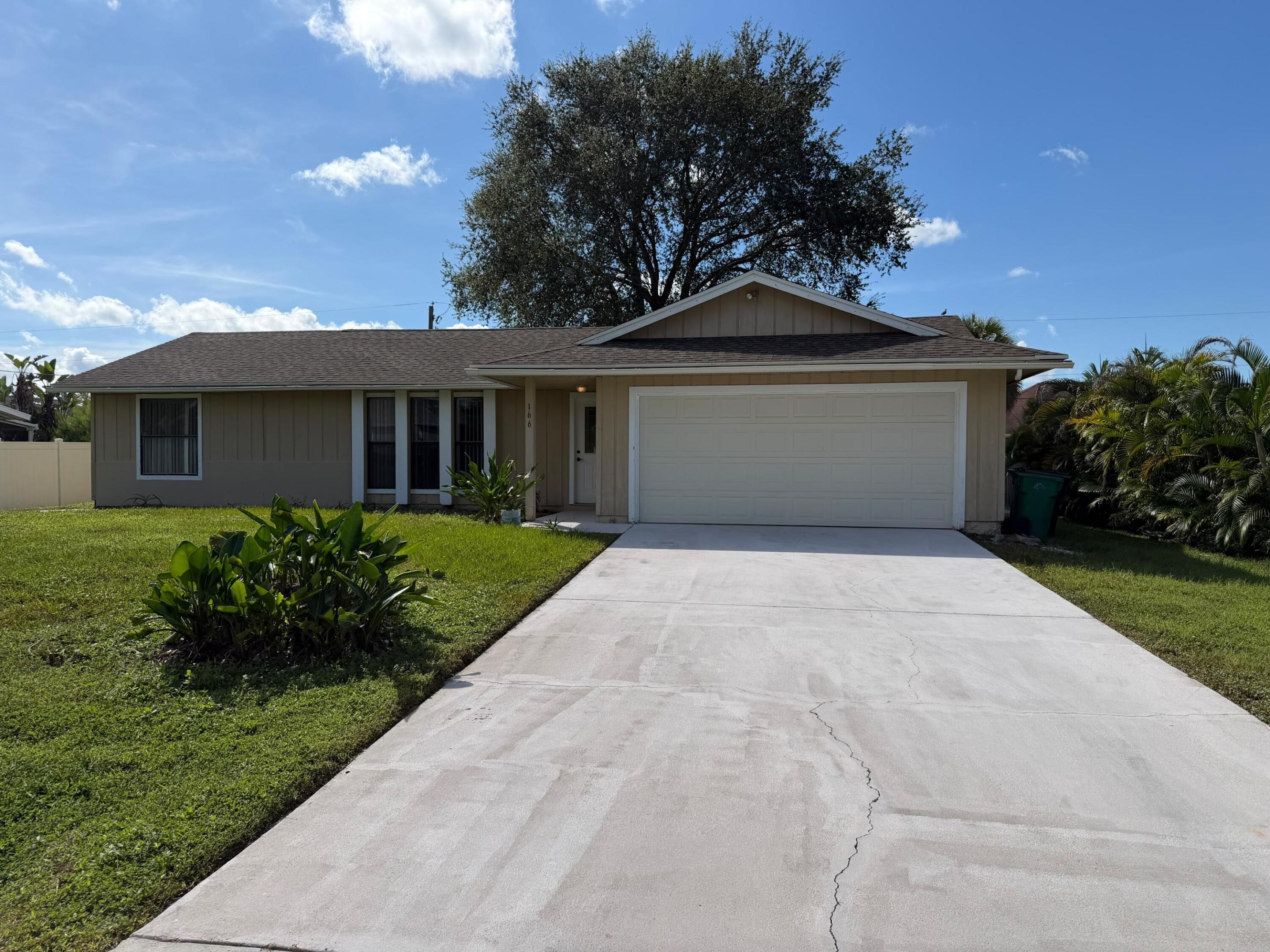 166 Sw Ray Avenue Property Photo 1