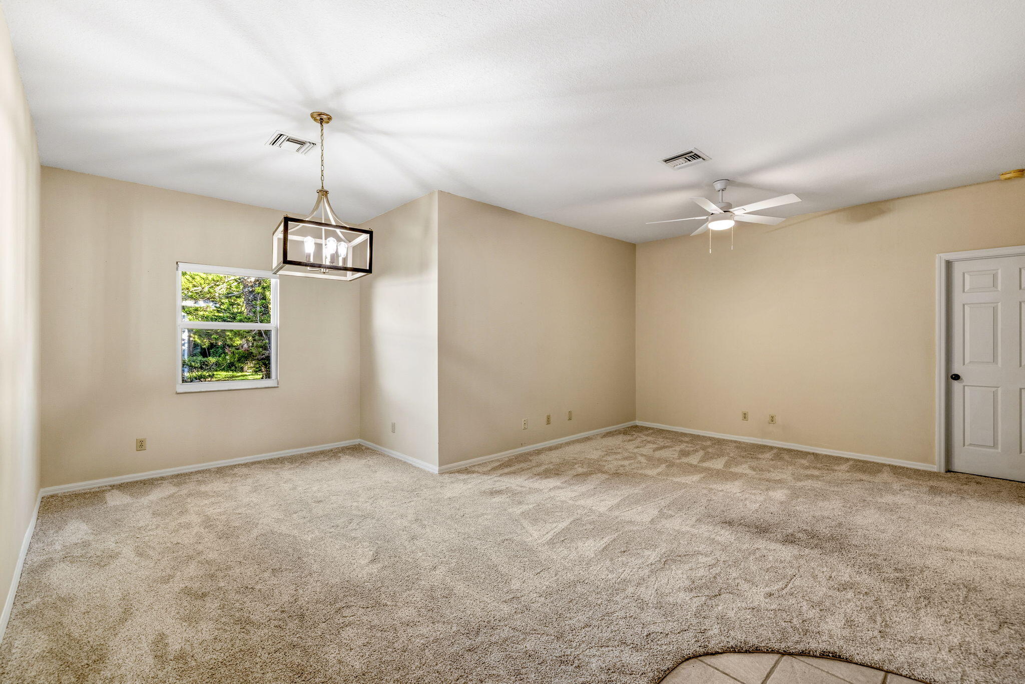 460 Tamarind Place Property Photo 9