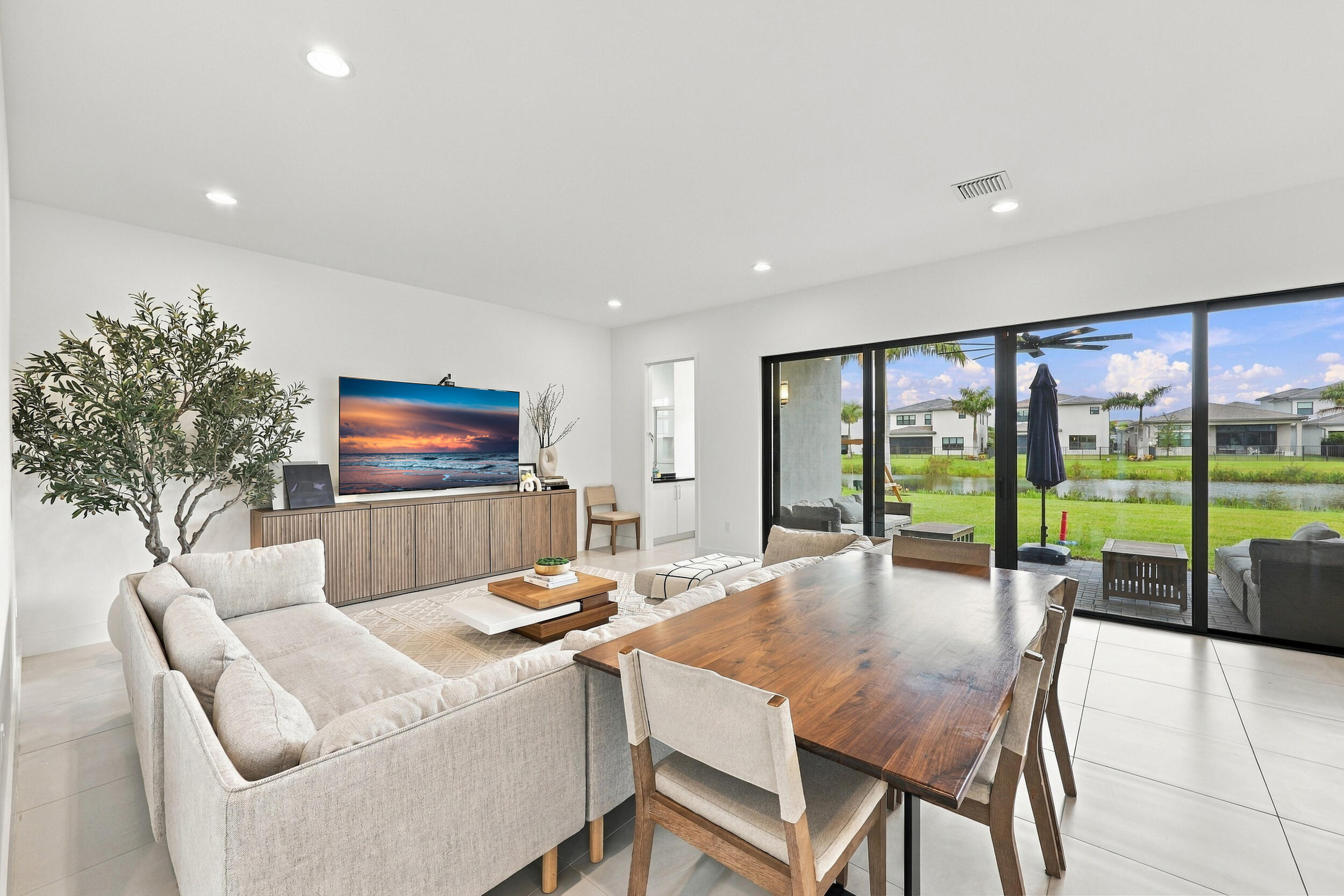 8351 Fishers Island Way Property Photo 11