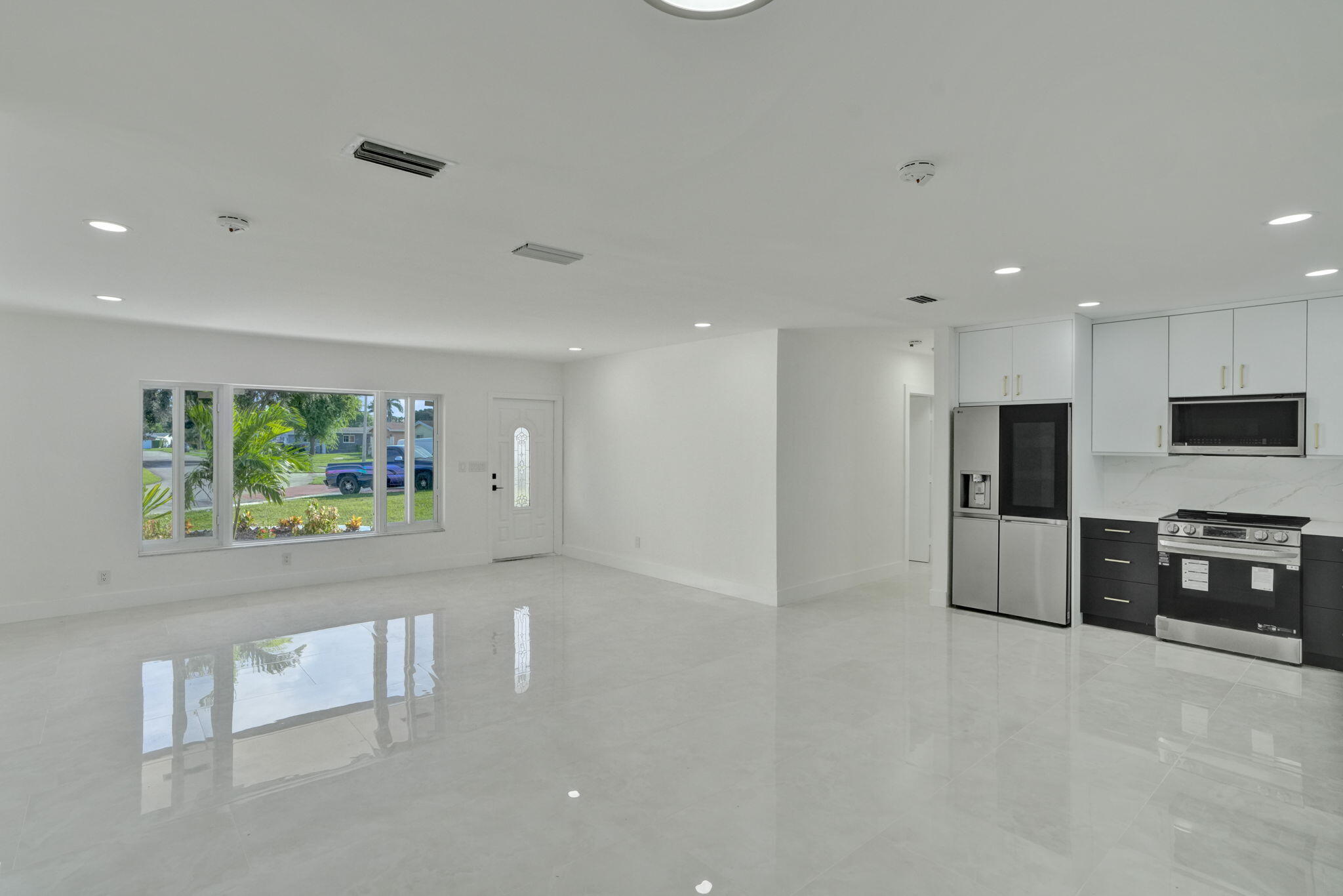 8351 Nw 19th Street Property Photo 9