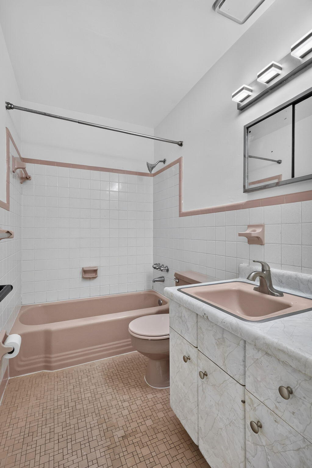 405 Southwind Drive 5 Property Photo 23