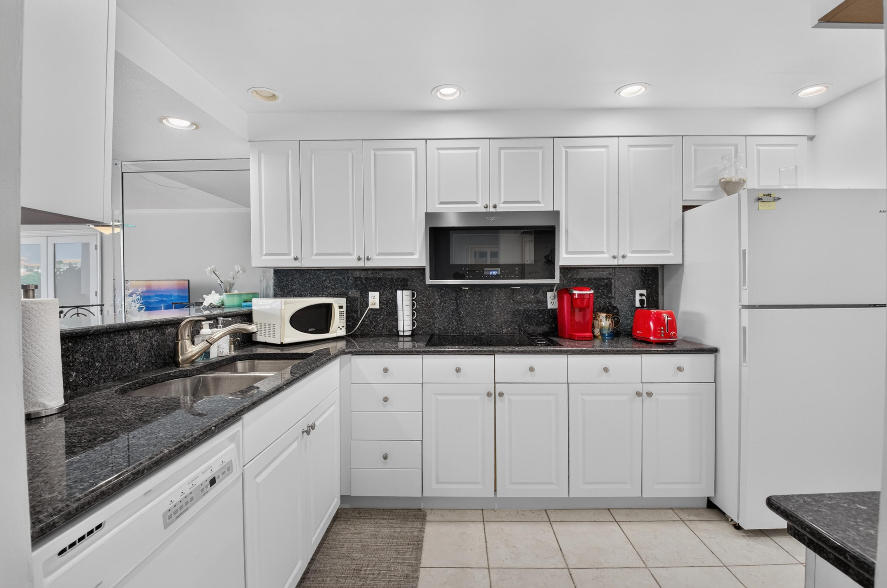 2687 N Ocean Boulevard G206 Property Photo 11