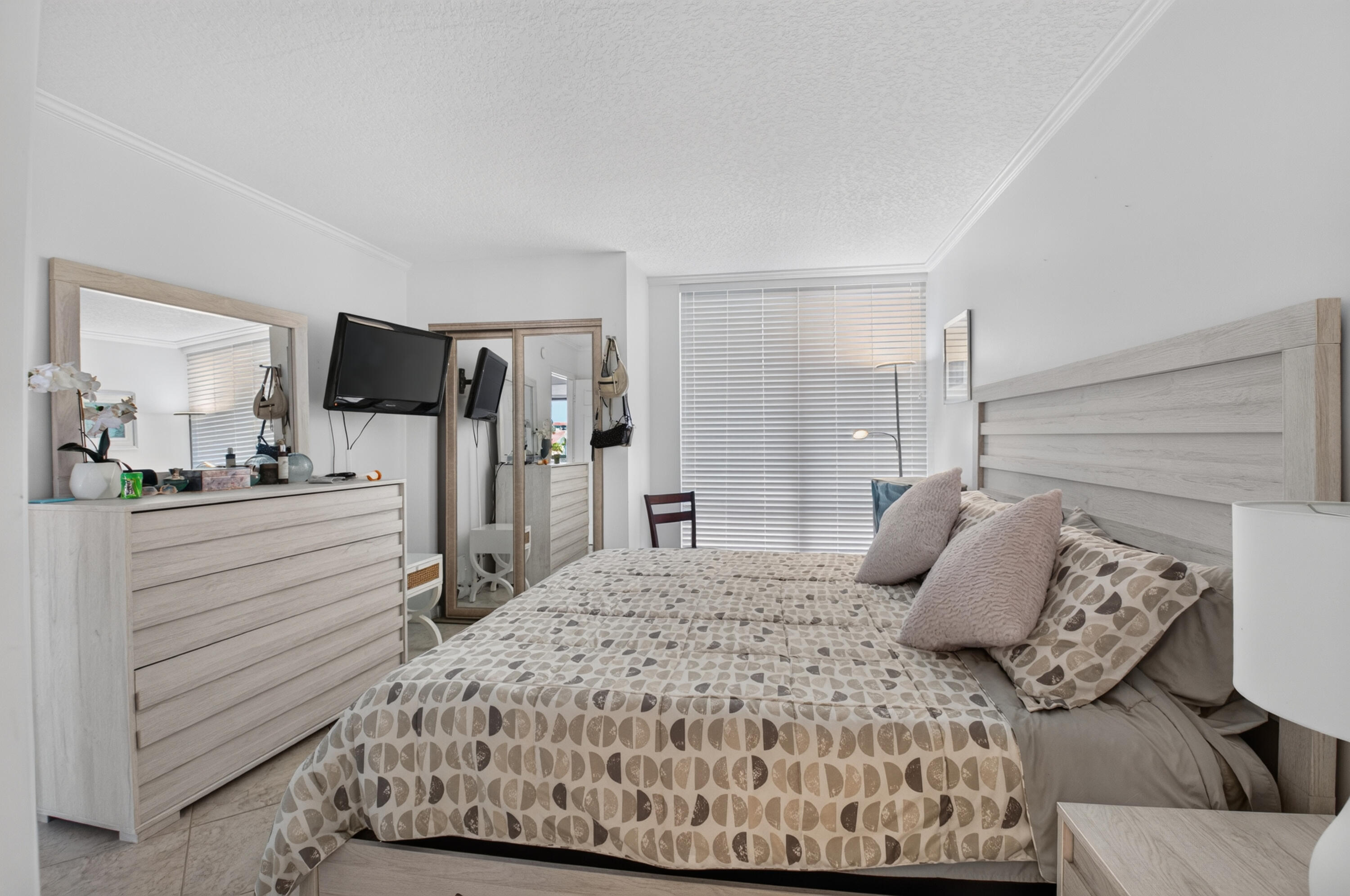 2687 N Ocean Boulevard G206 Property Photo 17