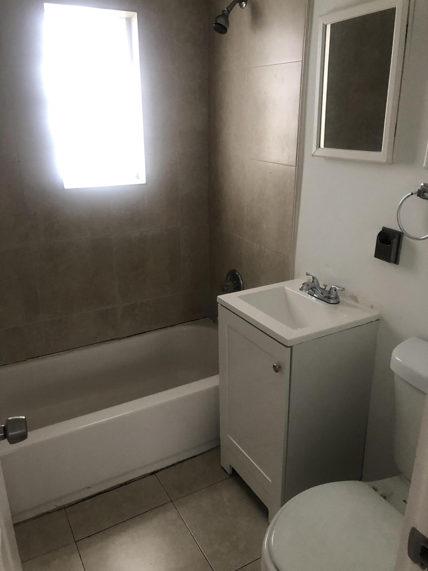 1307 Lucerne Avenue 1 Property Photo 6