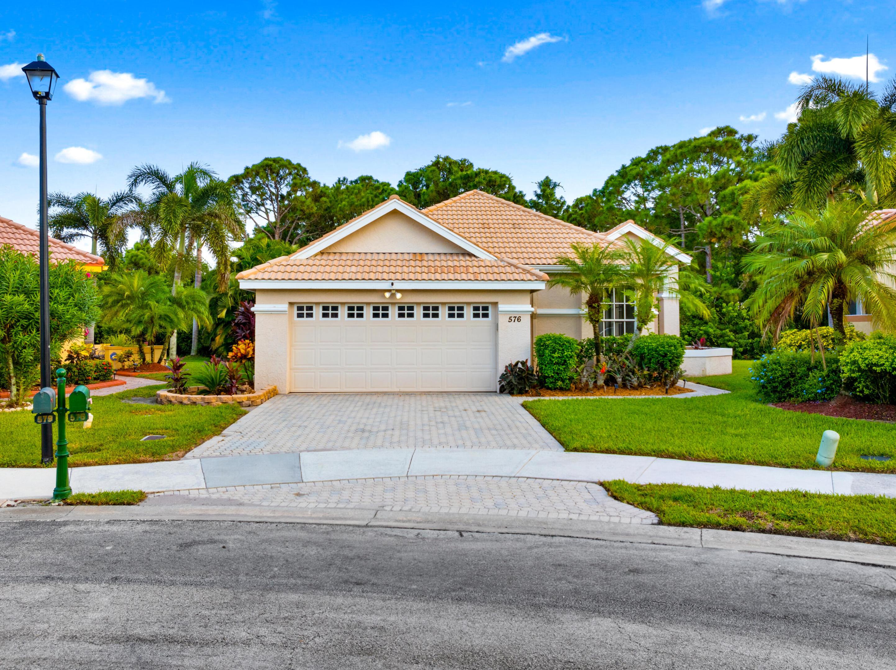576 SW SAINT KITTS Cove Property Photo 1