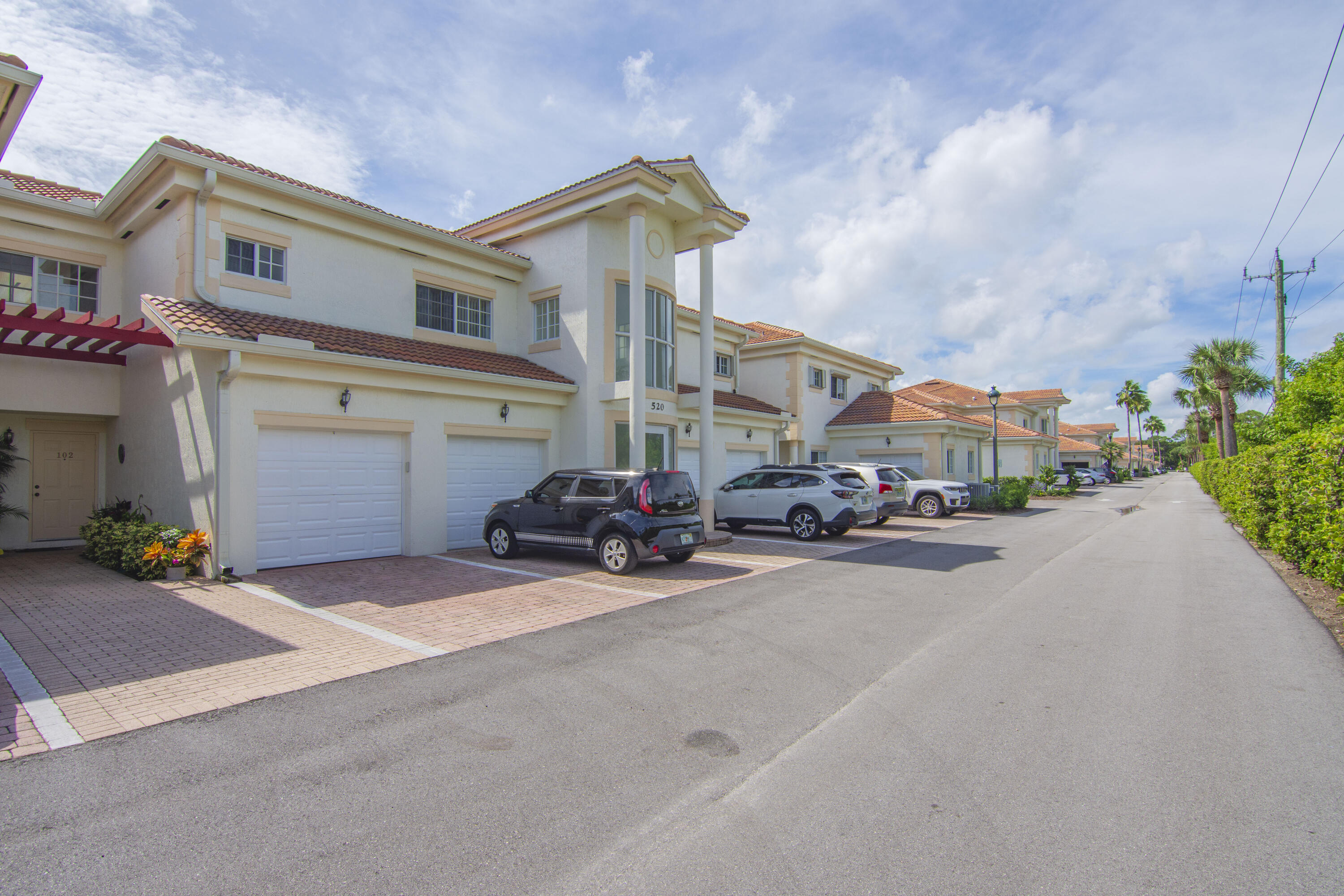 520 7th Square Property Photo 2