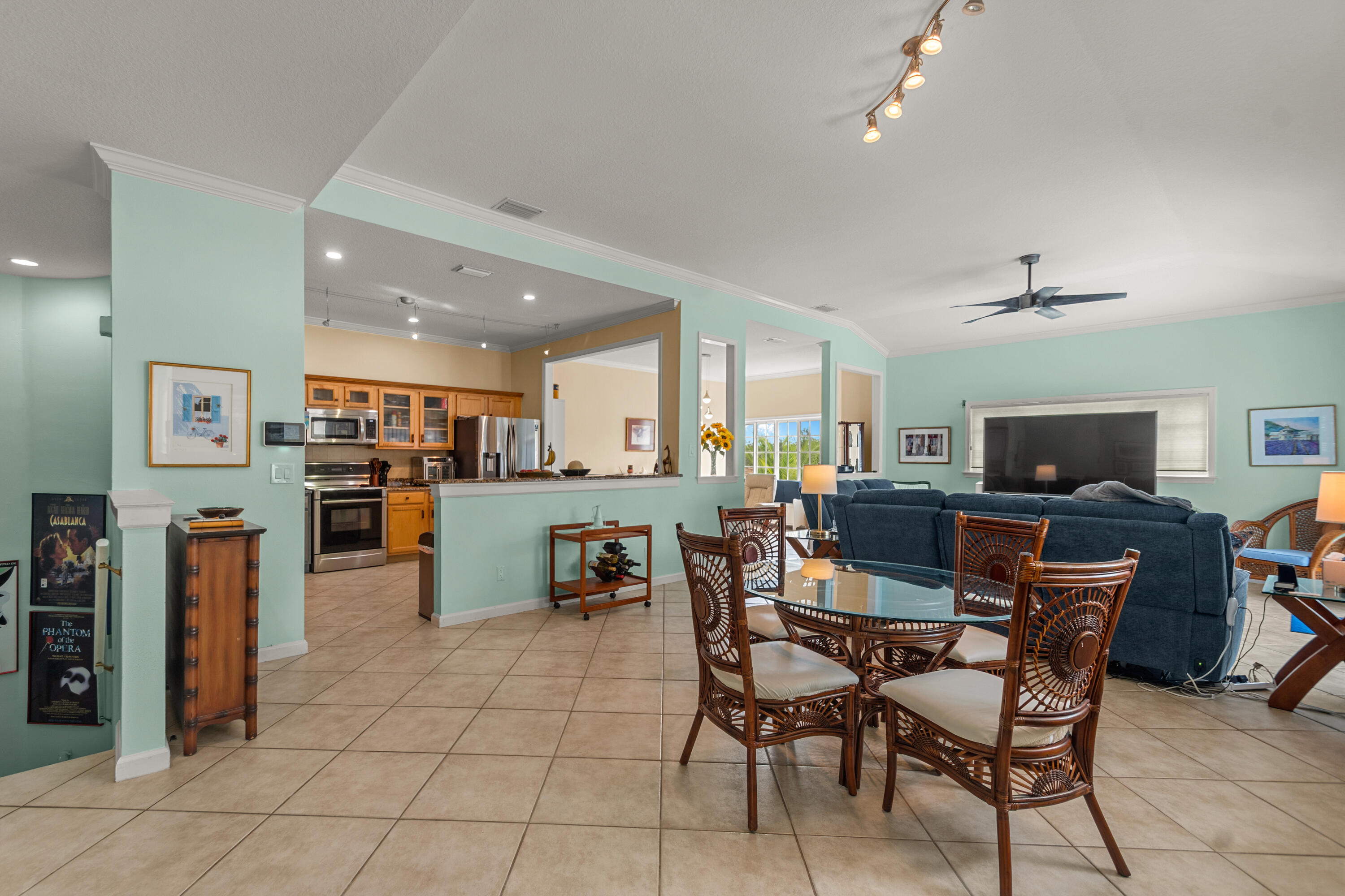 520 7th Square Property Photo 4