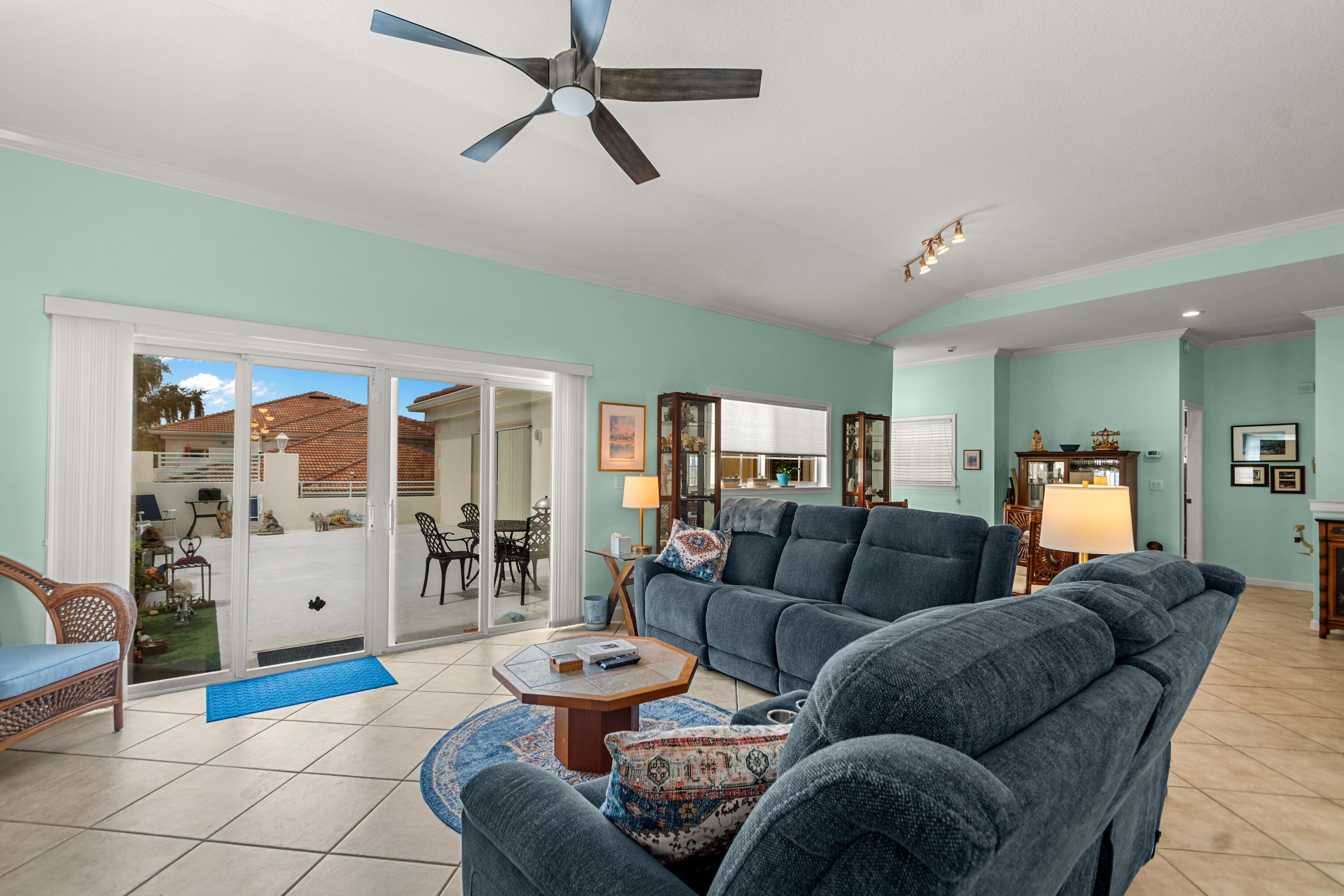520 7th Square Property Photo 8