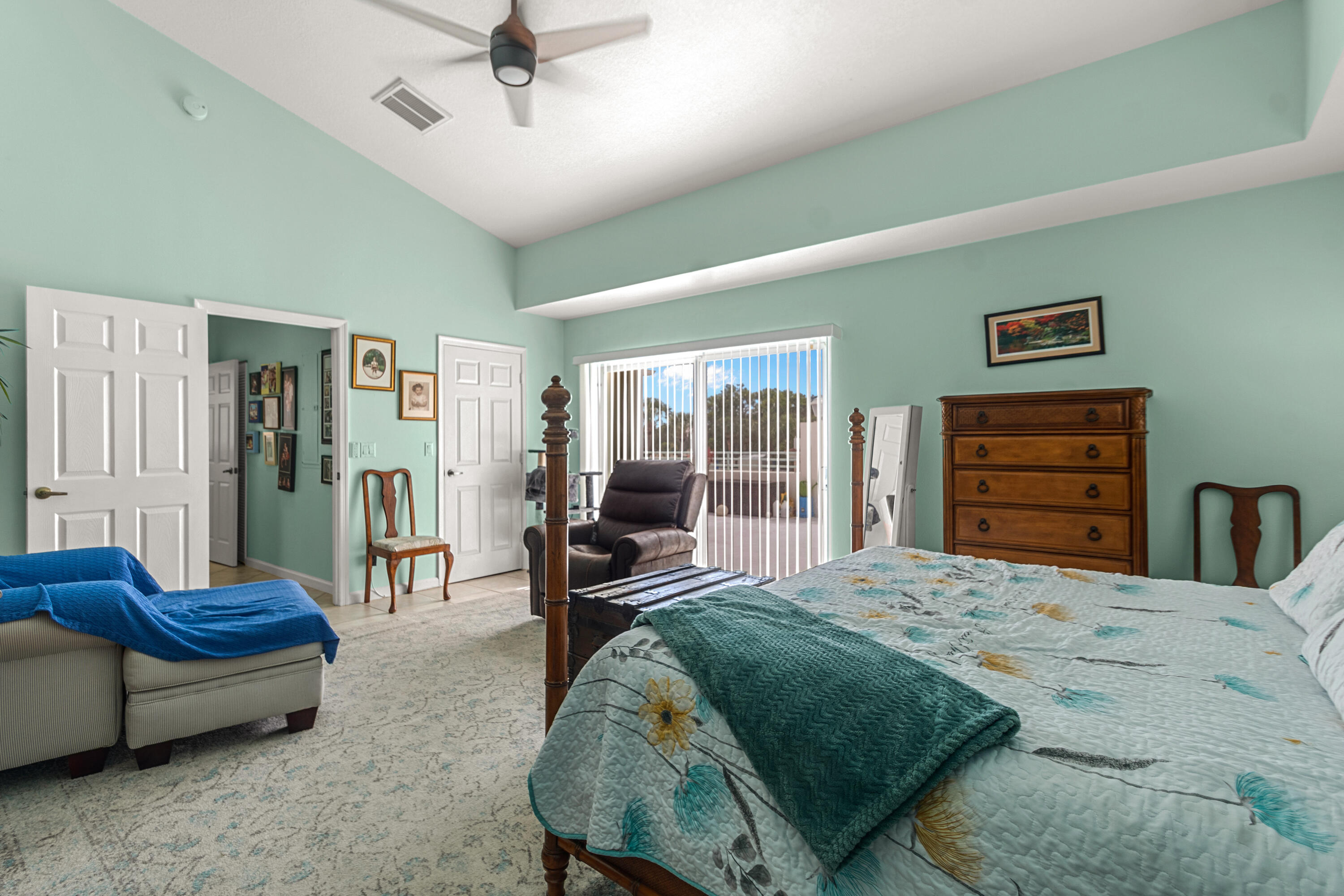 520 7th Square Property Photo 22