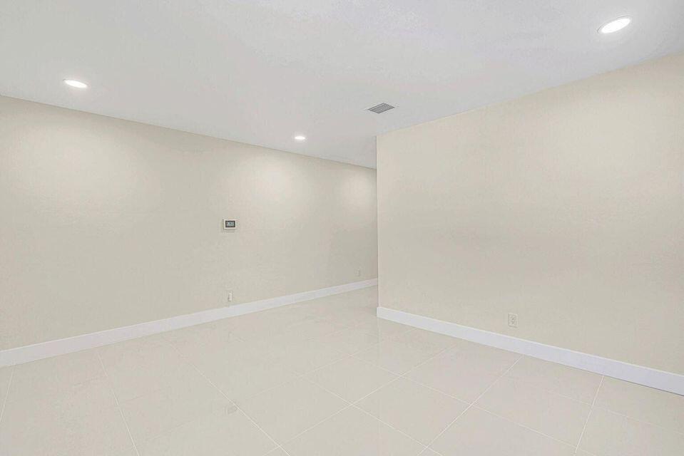 1615 S Federal Highway B Property Photo 5