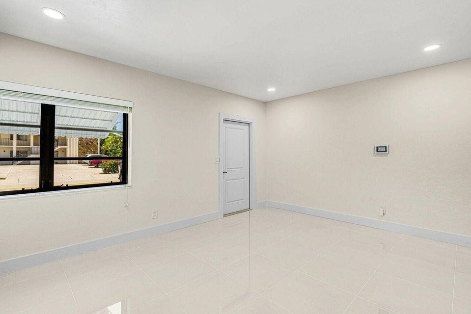 1615 S Federal Highway B Property Photo 6
