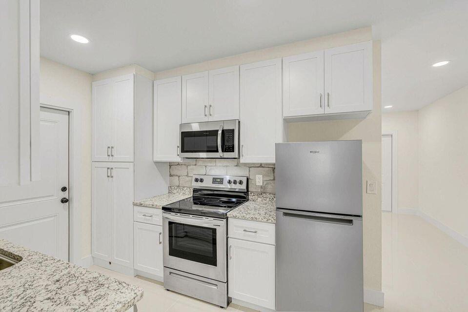 1615 S Federal Highway B Property Photo 9