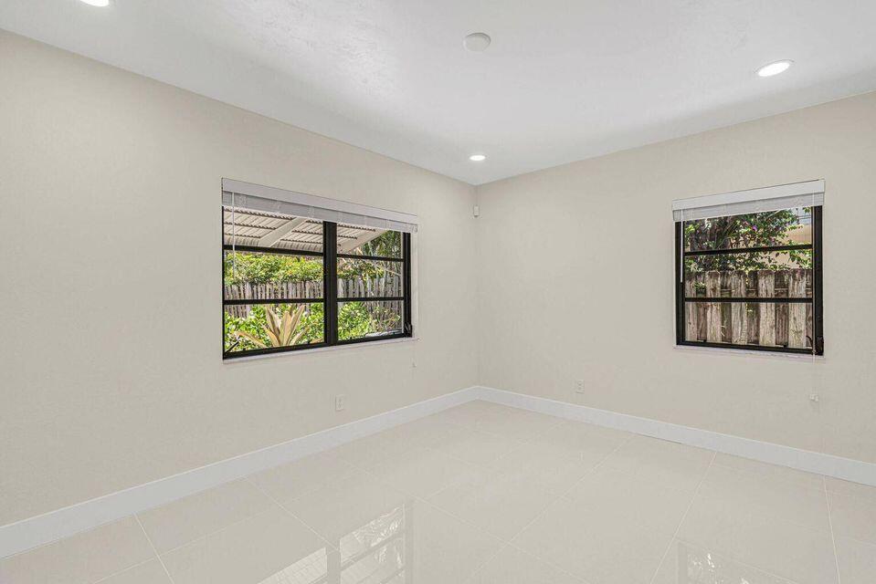 1615 S Federal Highway B Property Photo 10