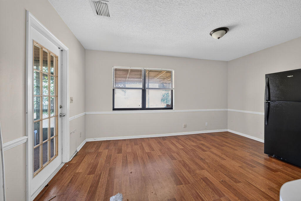 7625 Canal Drive Property Photo 4