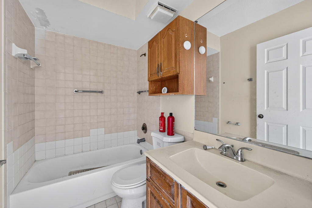 7625 Canal Drive Property Photo 5