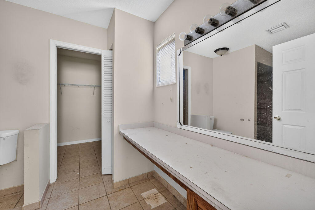 7625 Canal Drive Property Photo 11