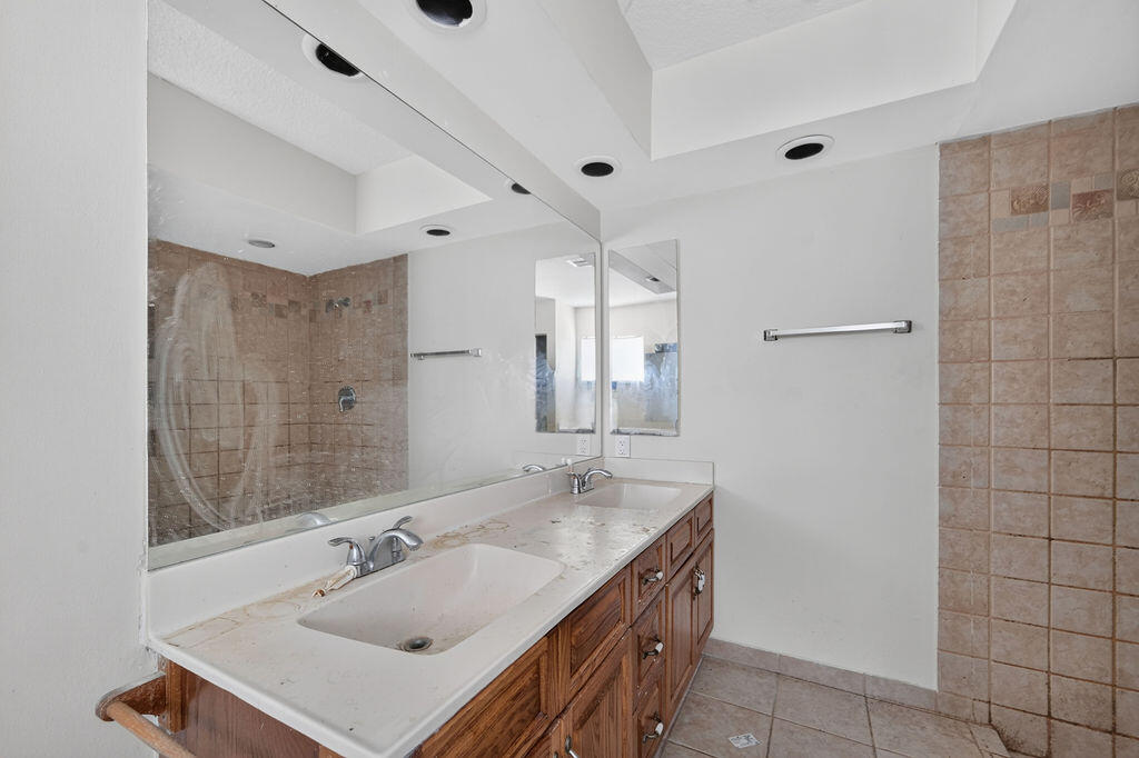 7625 Canal Drive Property Photo 12