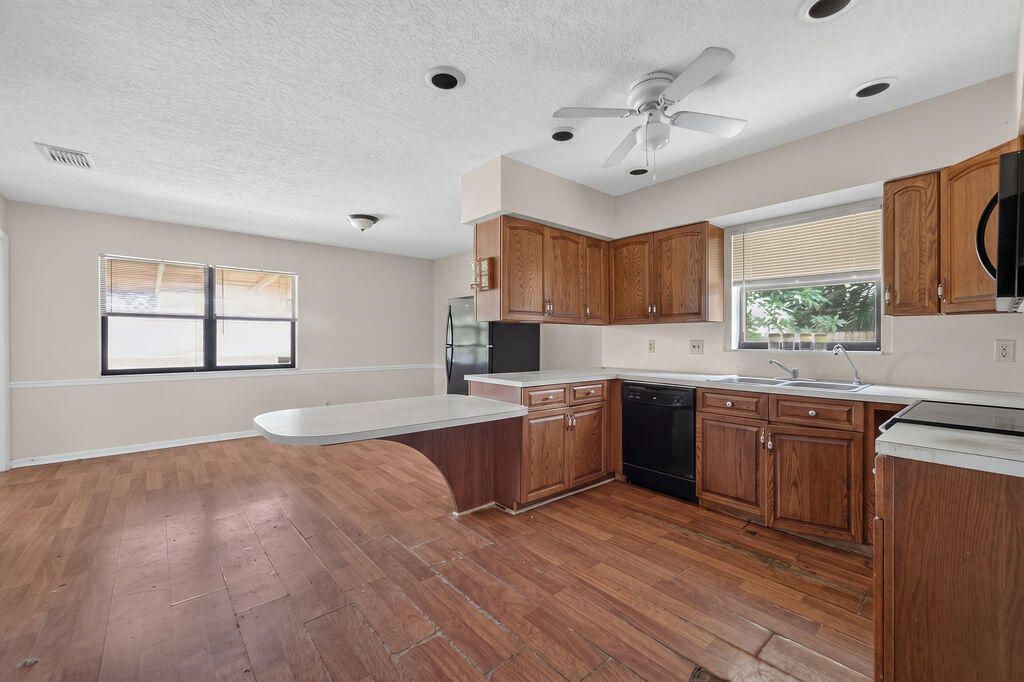 7625 Canal Drive Property Photo 18