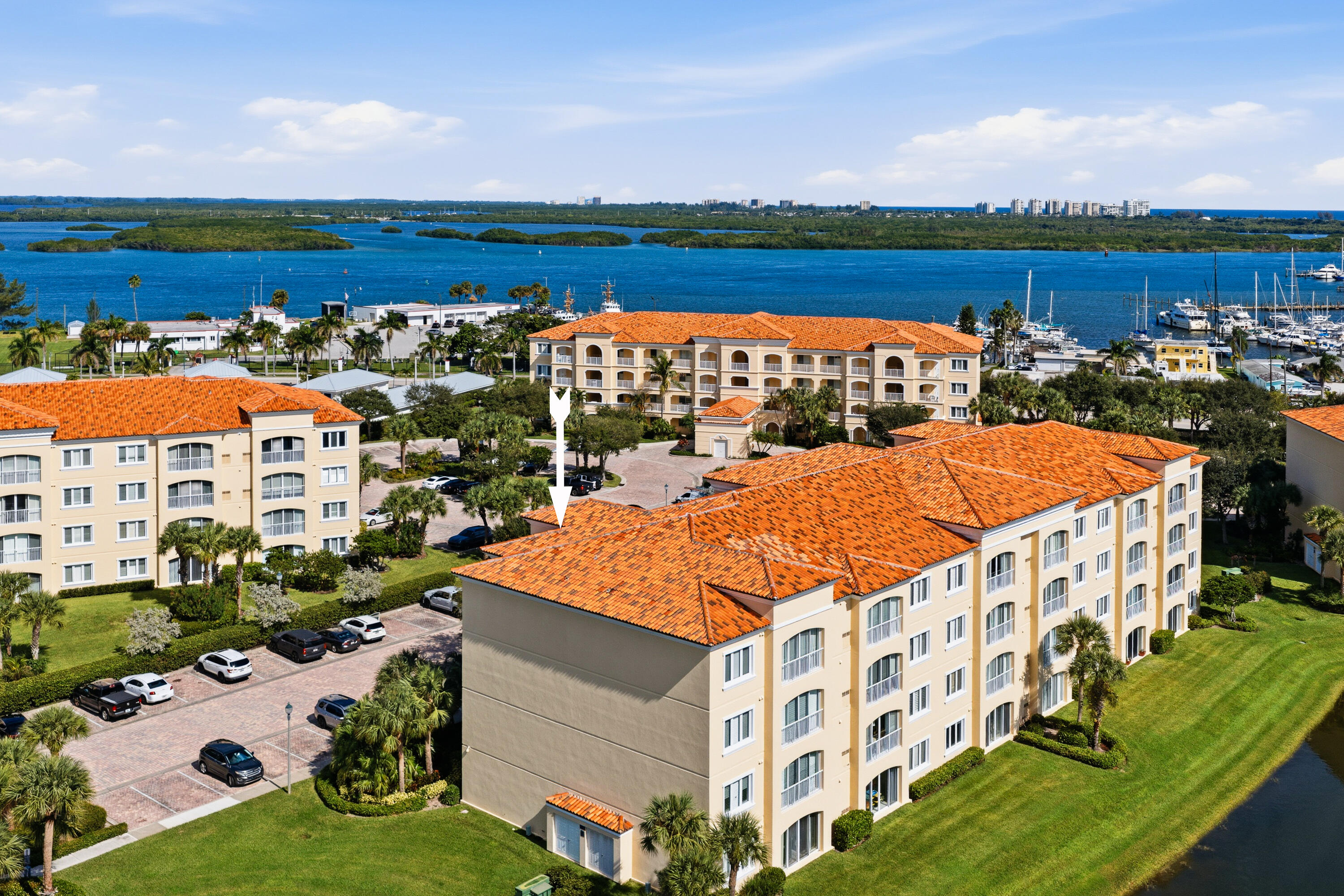 1 Harbour Isle Drive E Ph04 Property Photo 2