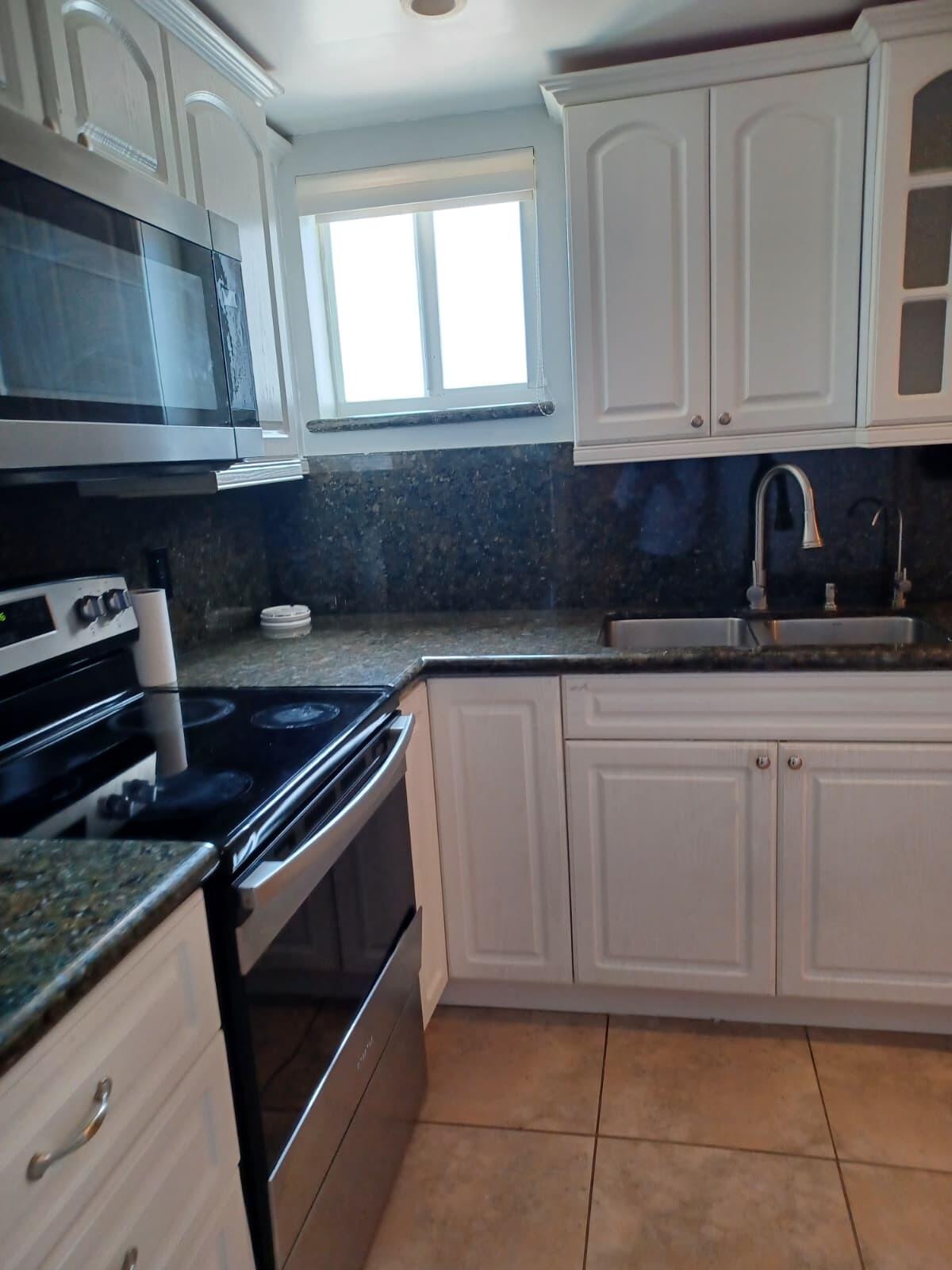 8001 N Crespi Boulevard 2c Property Photo 16