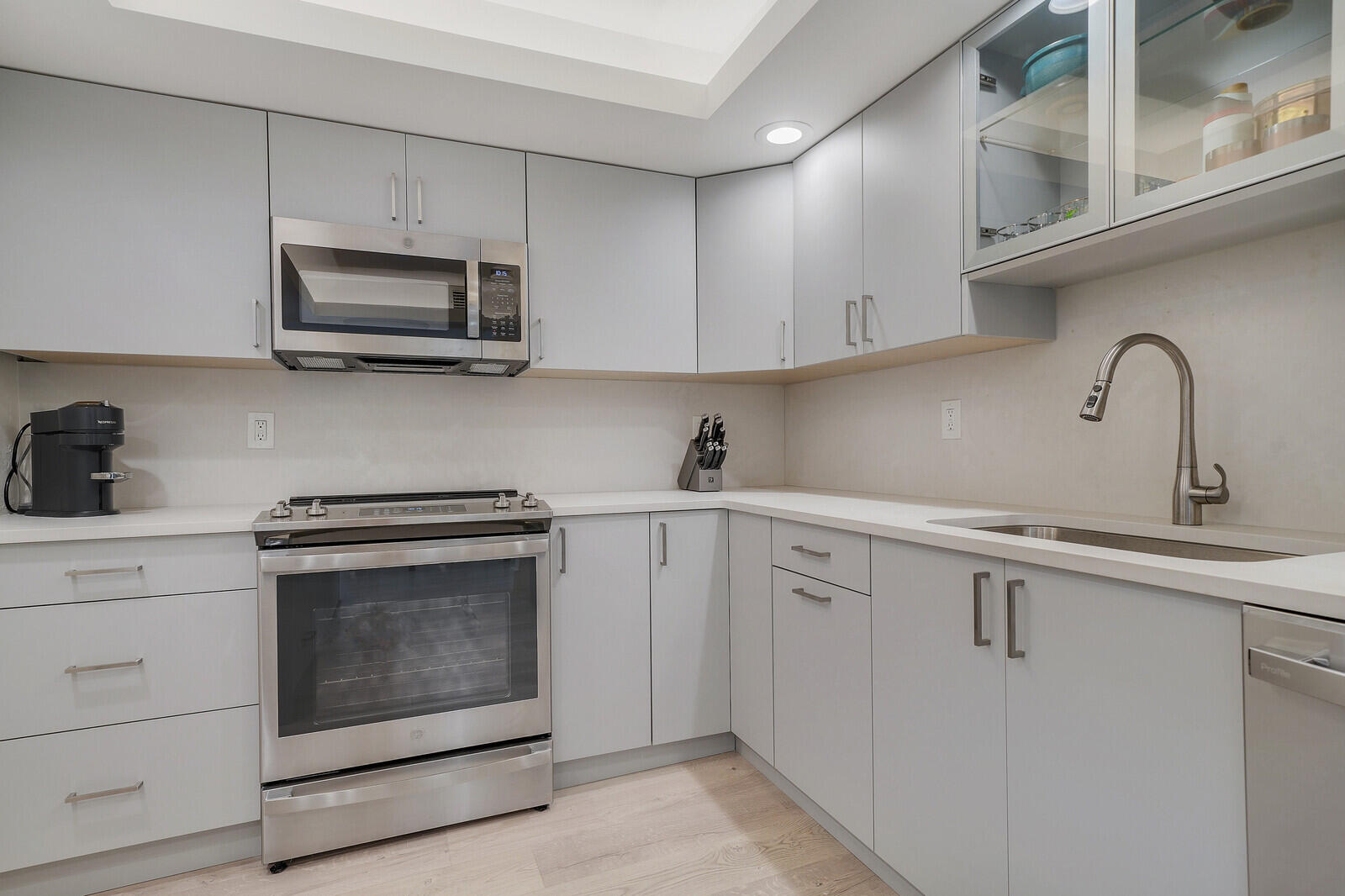 2697 N Ocean Boulevard F-403 Property Photo 18