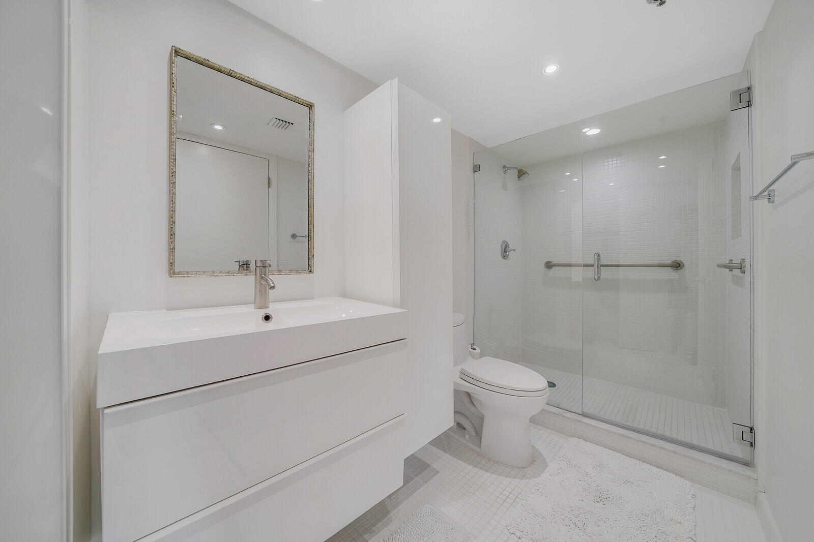2697 N Ocean Boulevard F-403 Property Photo 24