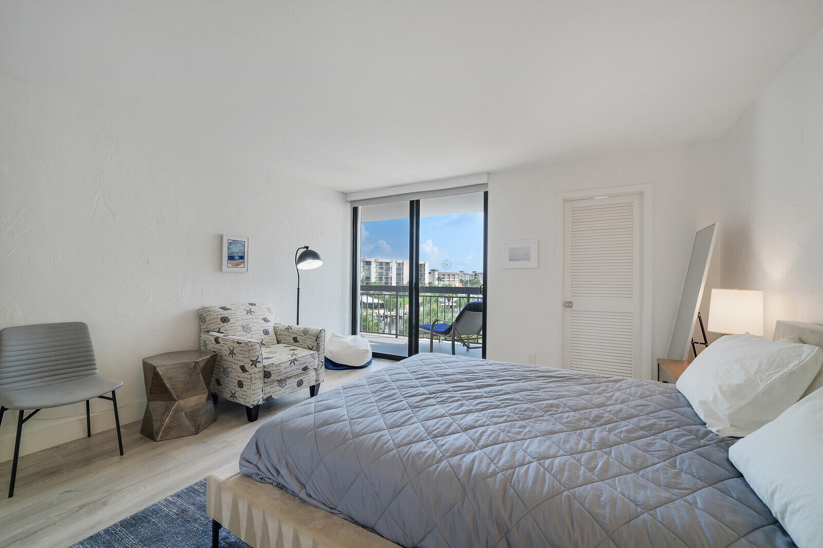 2697 N Ocean Boulevard F-403 Property Photo 26