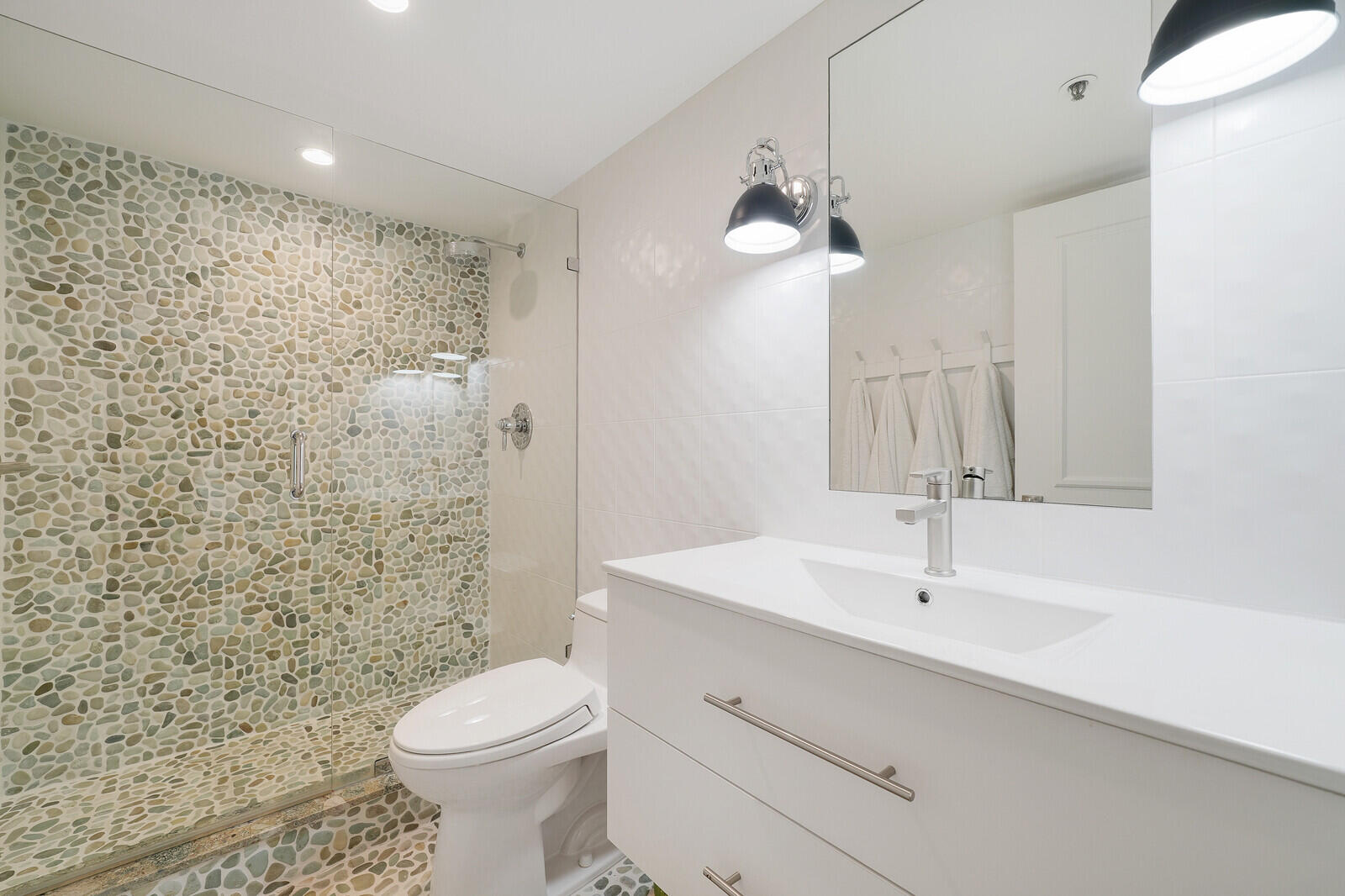 2697 N Ocean Boulevard F-403 Property Photo 28