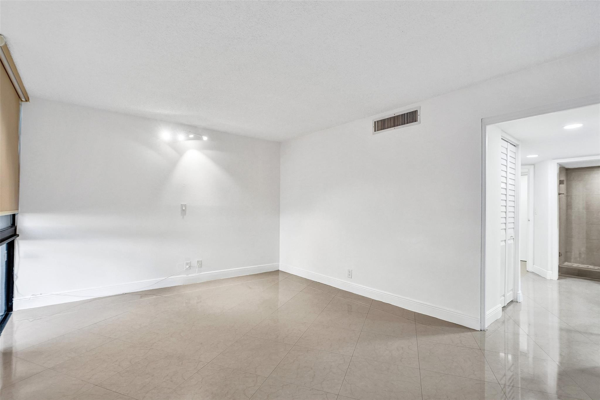 20400 W Country Club Drive 118 Property Photo 25