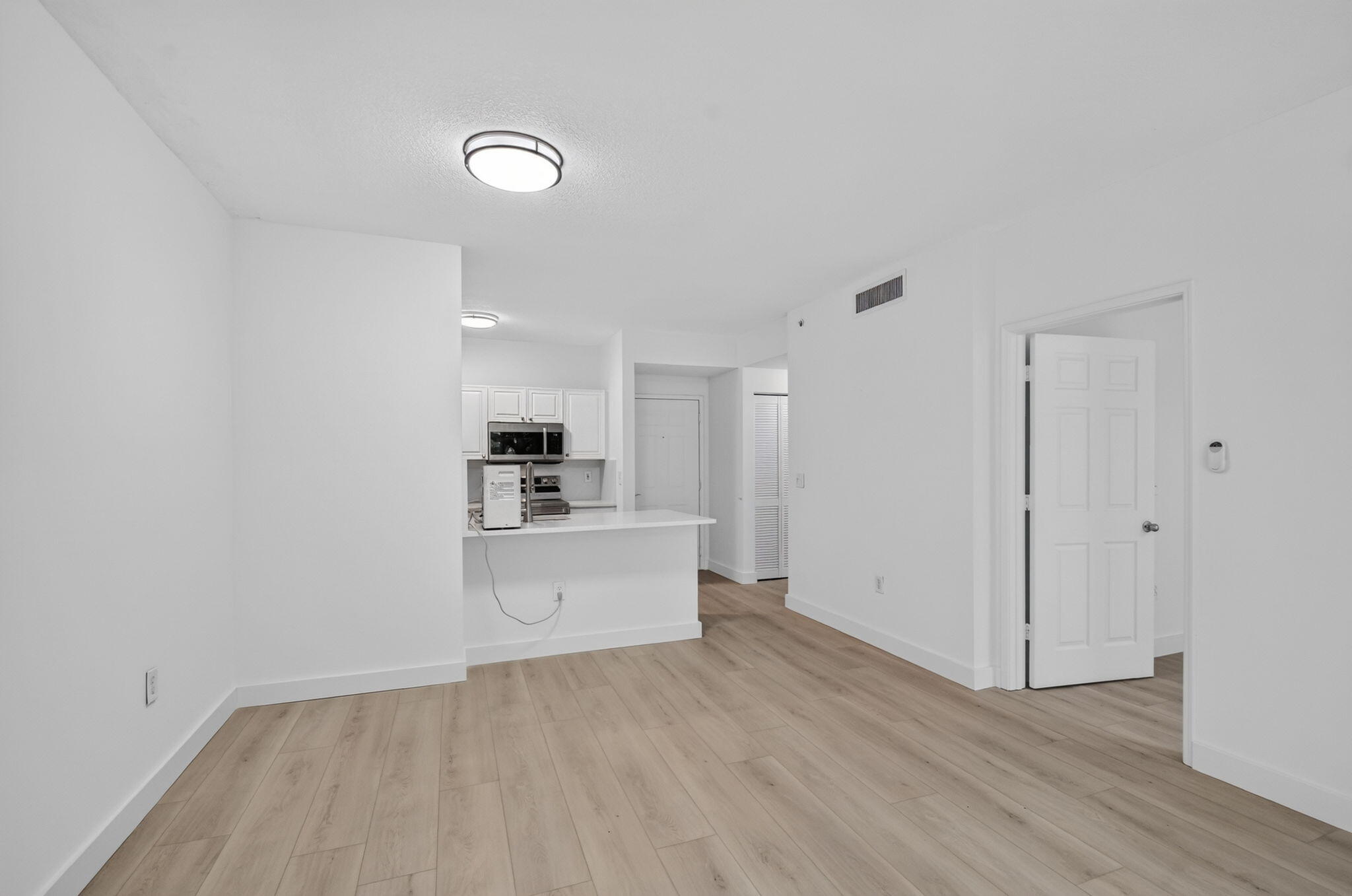 630 S Sapodilla Avenue 223 Property Photo 7