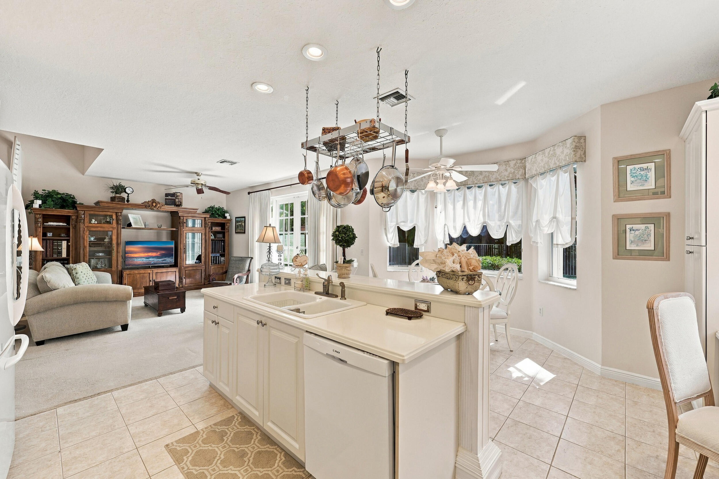 6346 Stonehurst Circle Property Photo 7