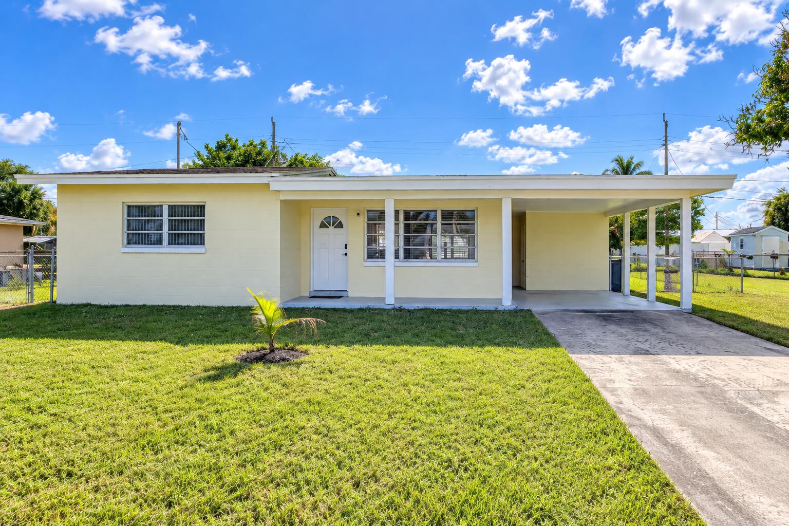 116 NE ENTRADA Avenue Property Photo 1