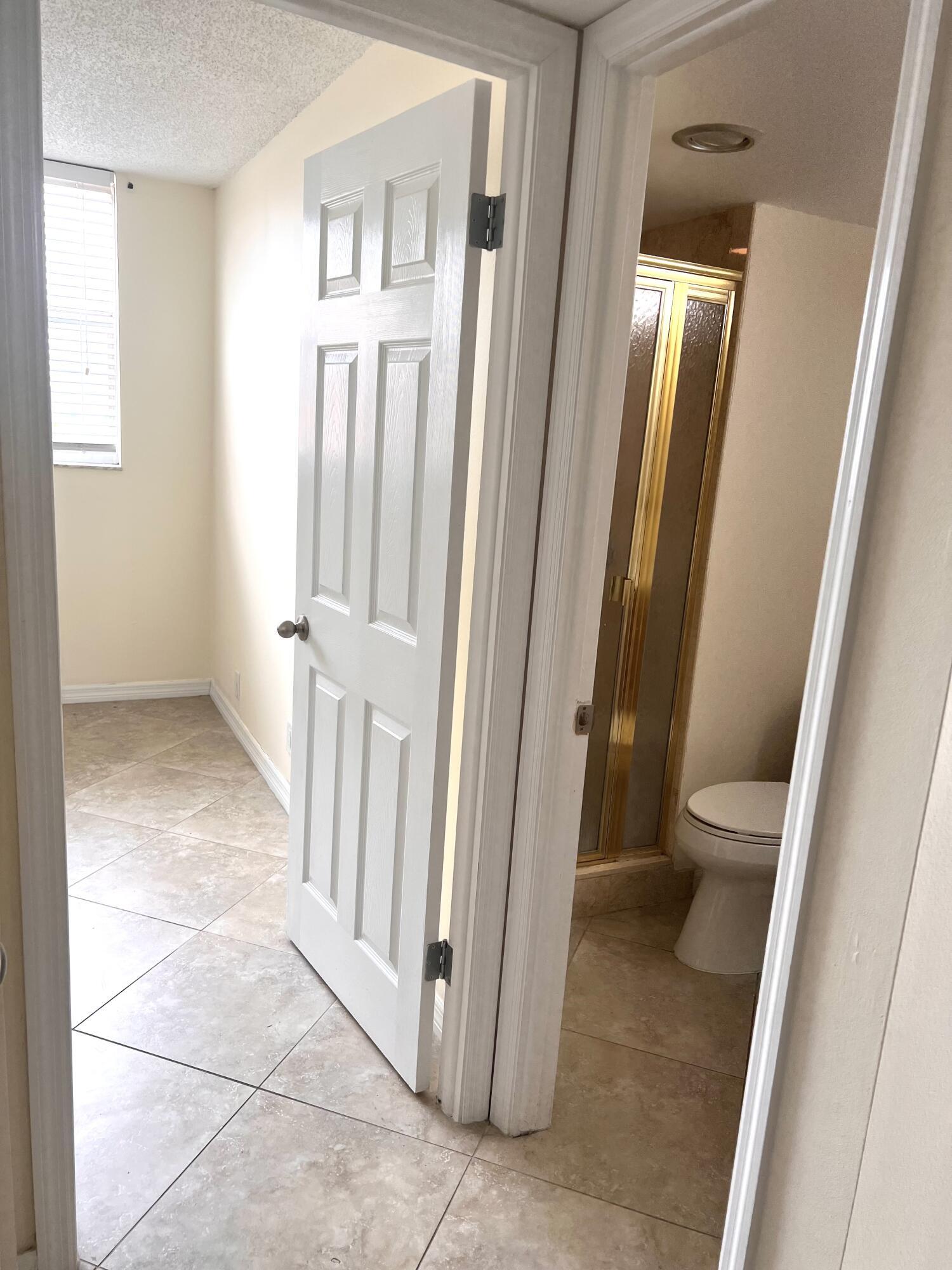 500 Executive Center Drive 5h Property Photo 6