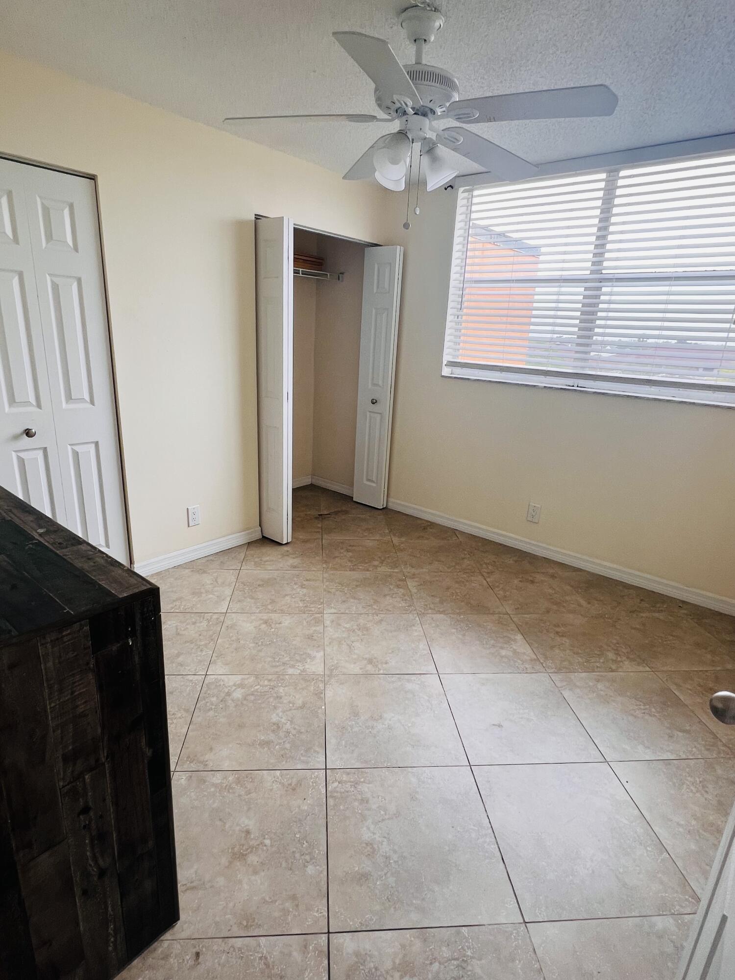 500 Executive Center Drive 5h Property Photo 8