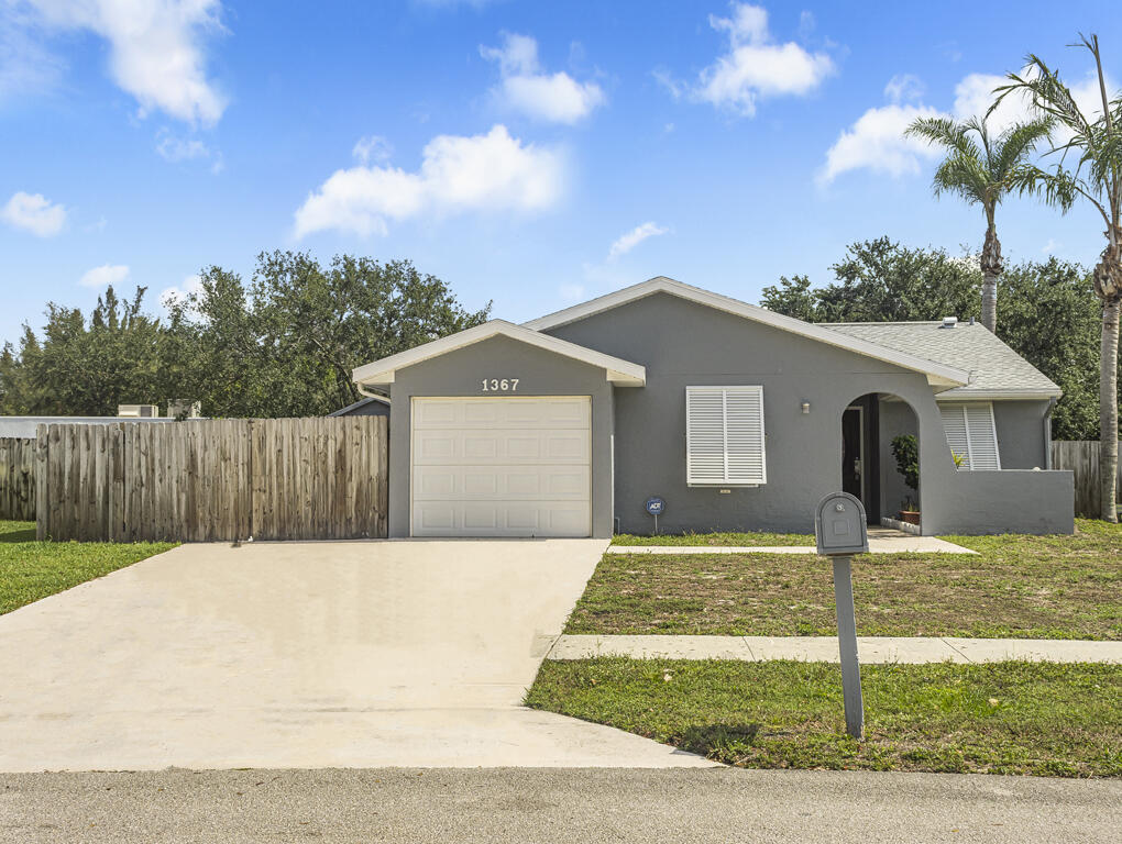 1367 Elmbank Way Property Photo 1