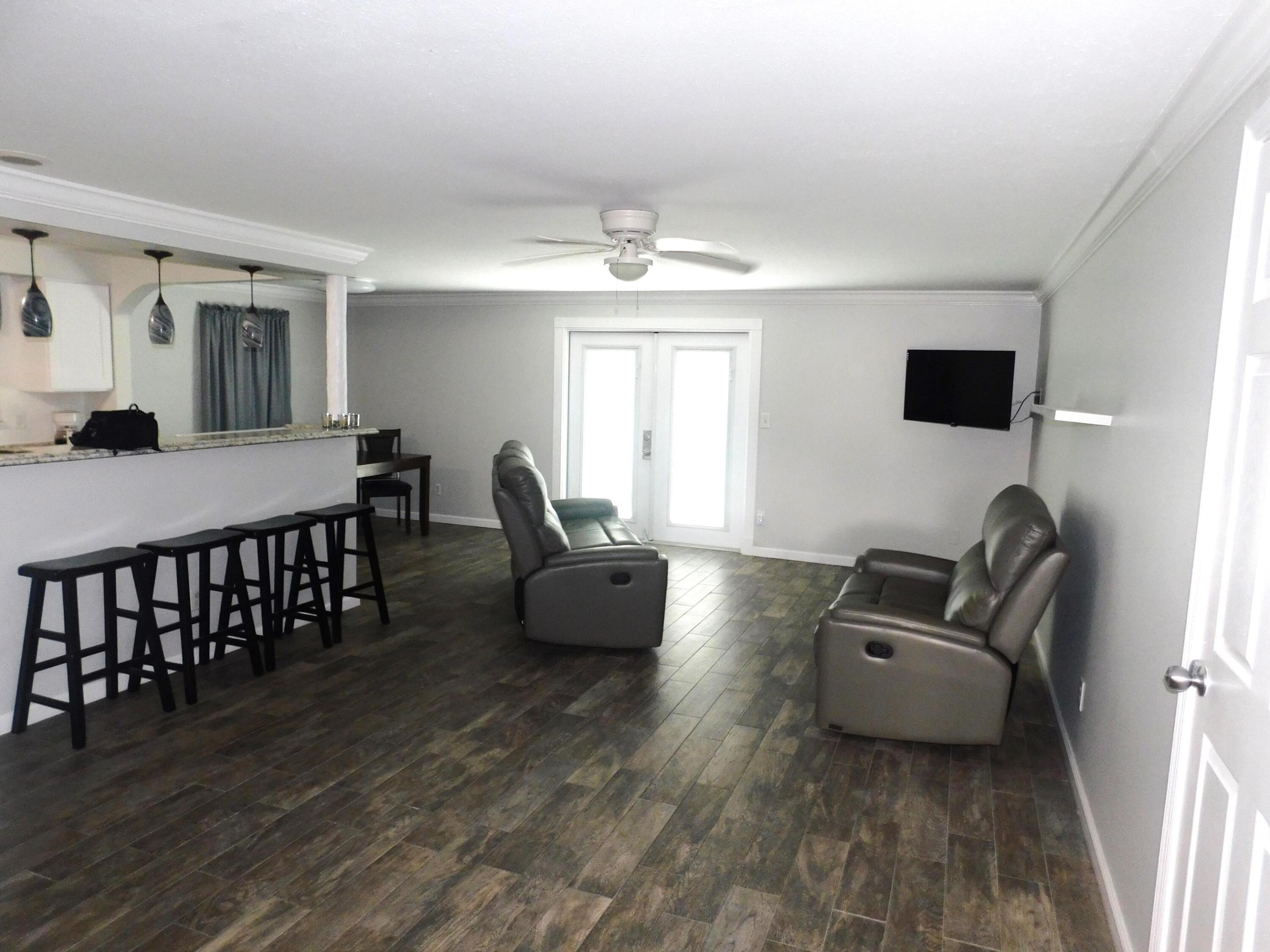 1367 Elmbank Way Property Photo 6