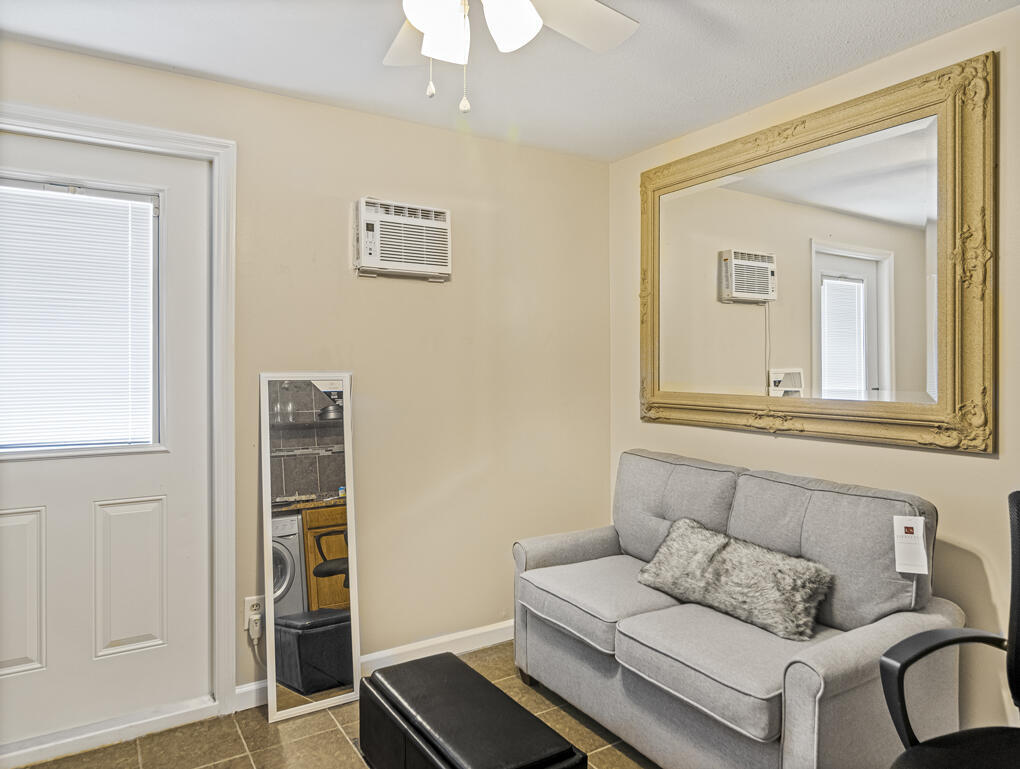 1367 Elmbank Way Property Photo 12