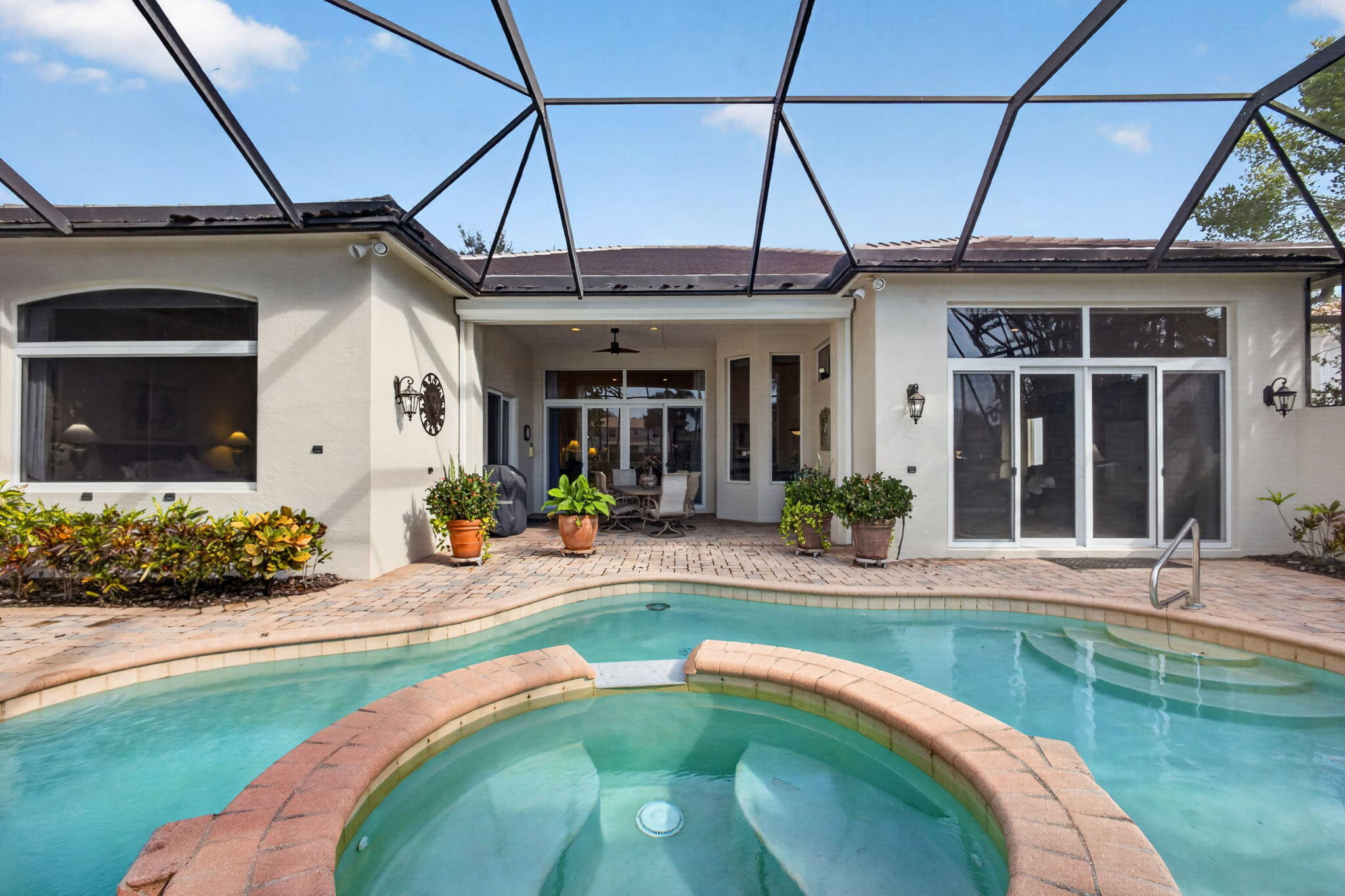 136 Sedona Way Property Photo 3