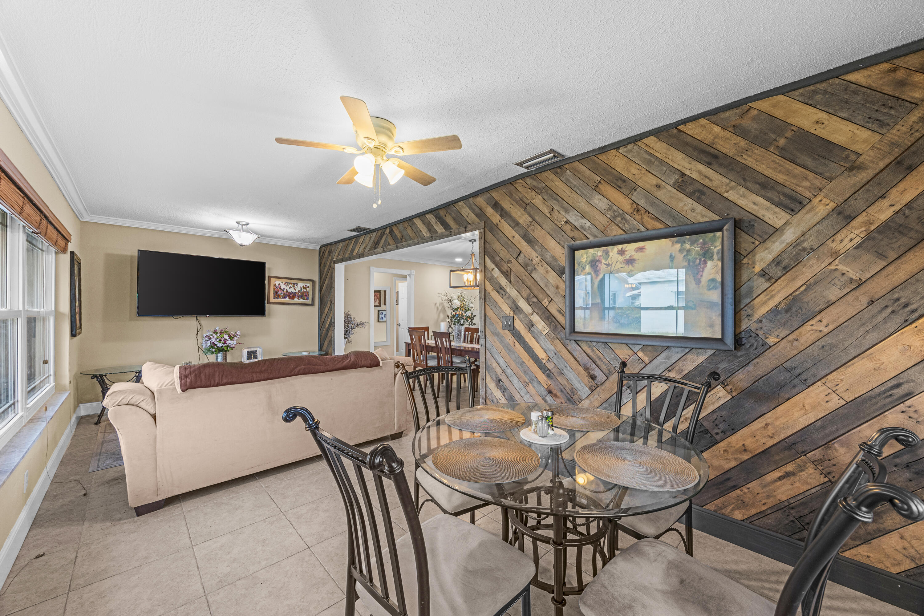 108 Leisureville Boulevard Property Photo 12