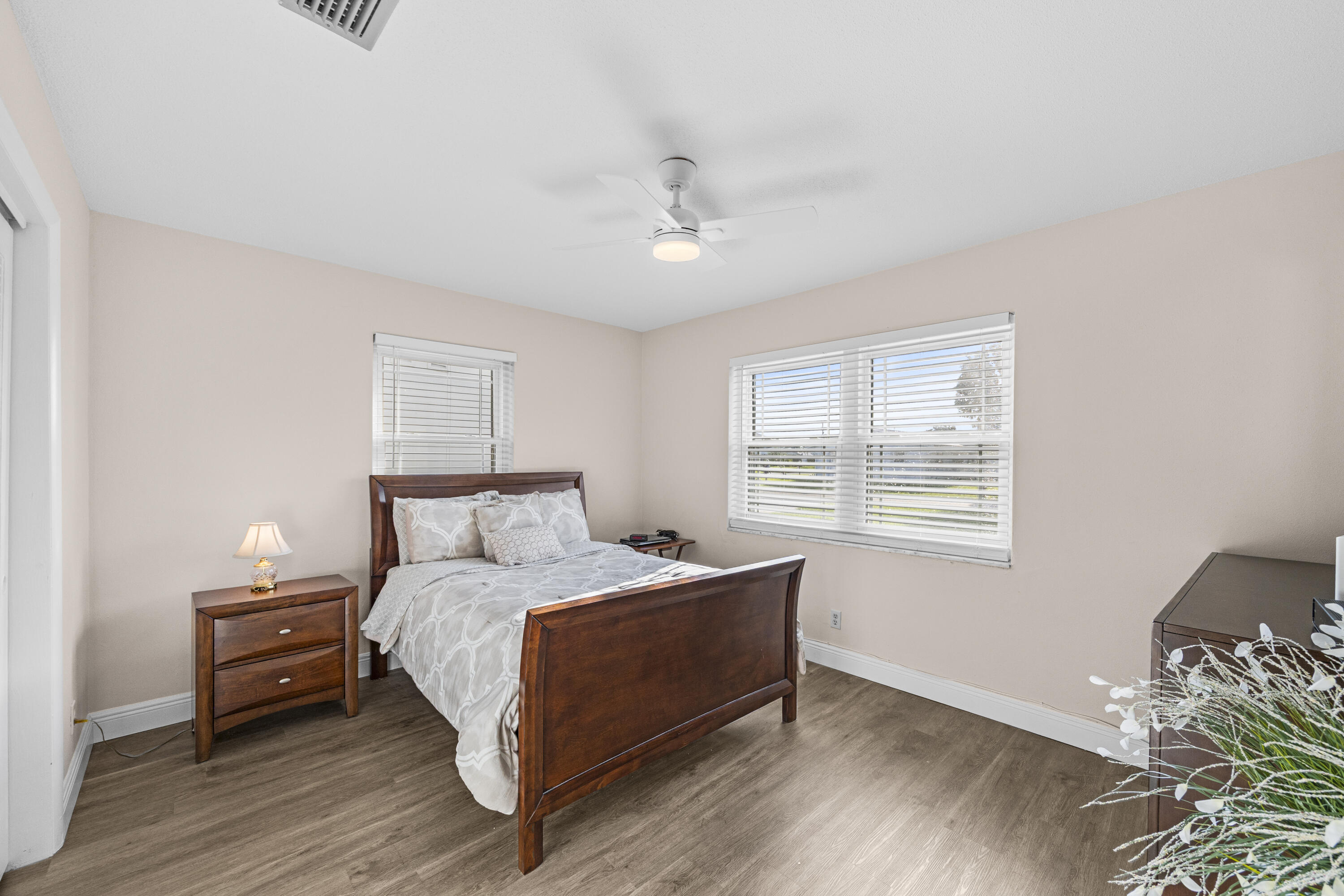 108 Leisureville Boulevard Property Photo 20